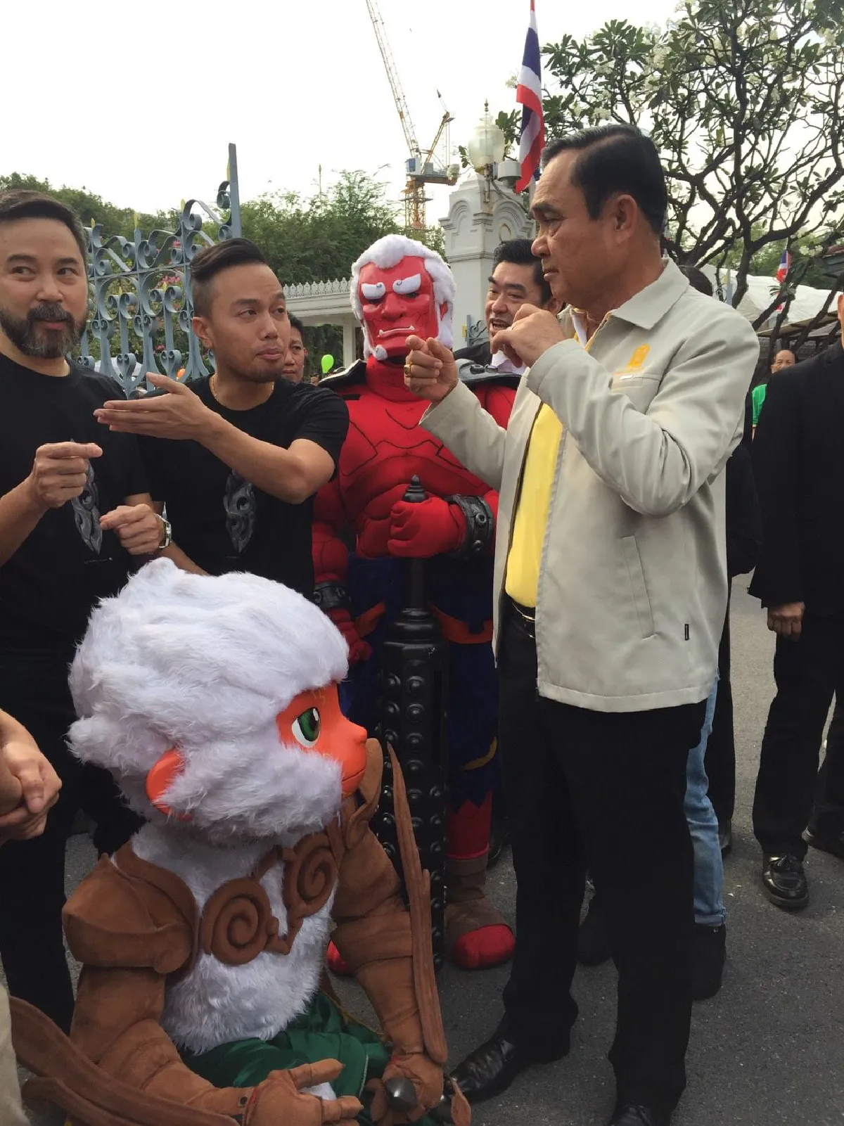 นายกฯตู่ ร่วมกิจกรรมหนัง "9 ศาสตรา" ชมฝีมือคนไทยเก่ง สร้างสรรค์