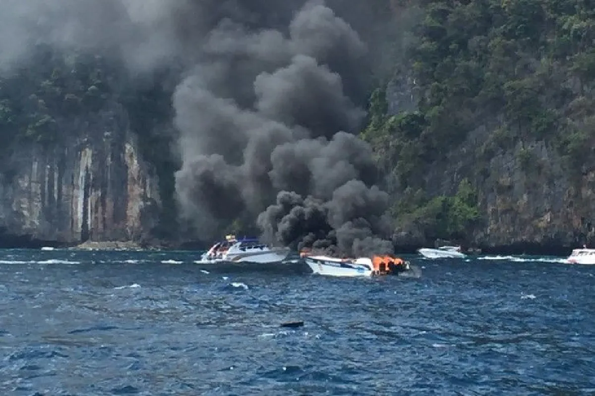 น้ำมันรั่ว!สปีดโบ้ทระเบิดกลางทะเลหน้าถ้ำไวกิ้งเกาะพีพี เจ็บหลายราย