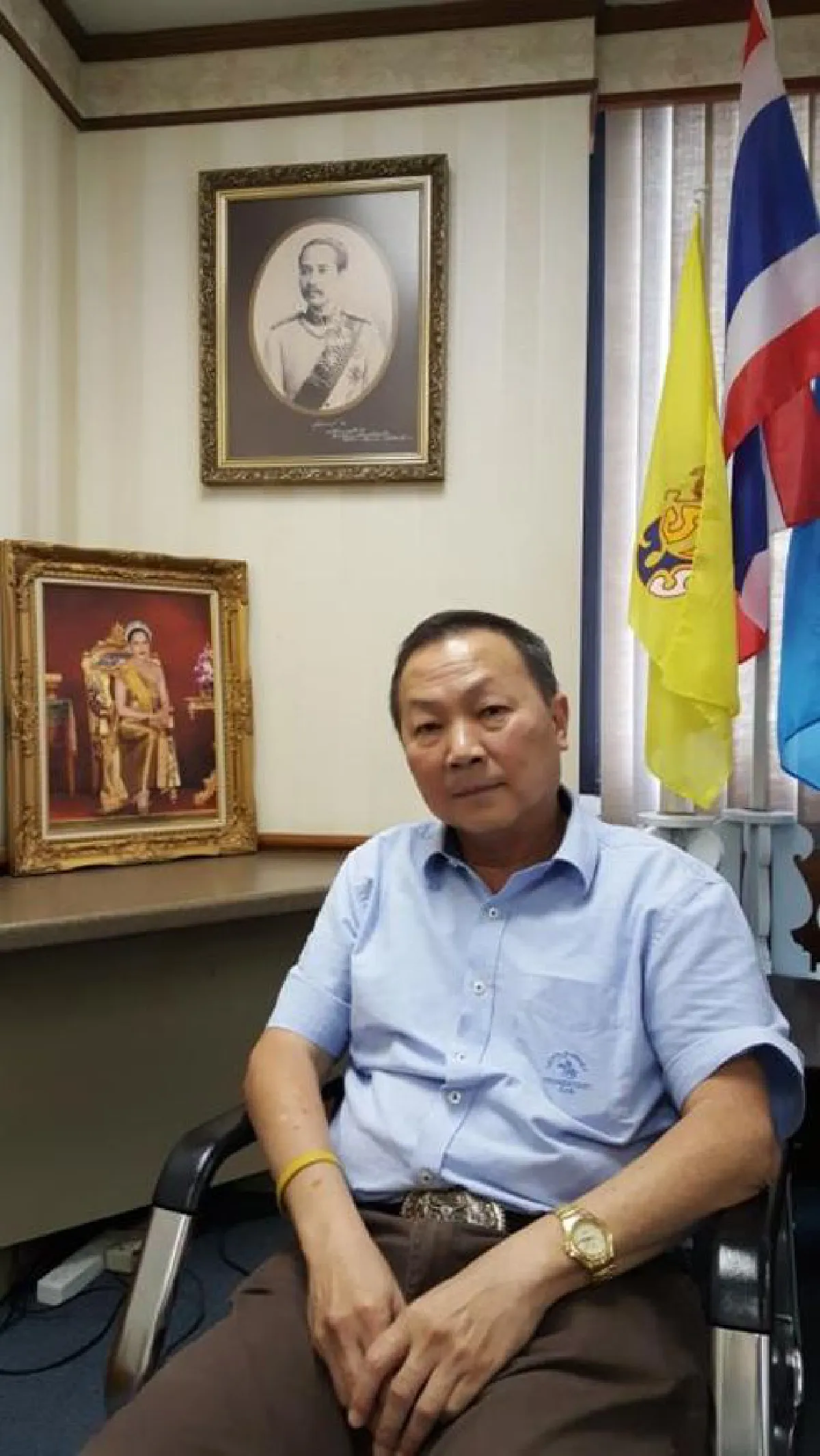 ส่องพระเครื่องของหวง พล.ต.นพ.เหรียญทอง แน่นหนา