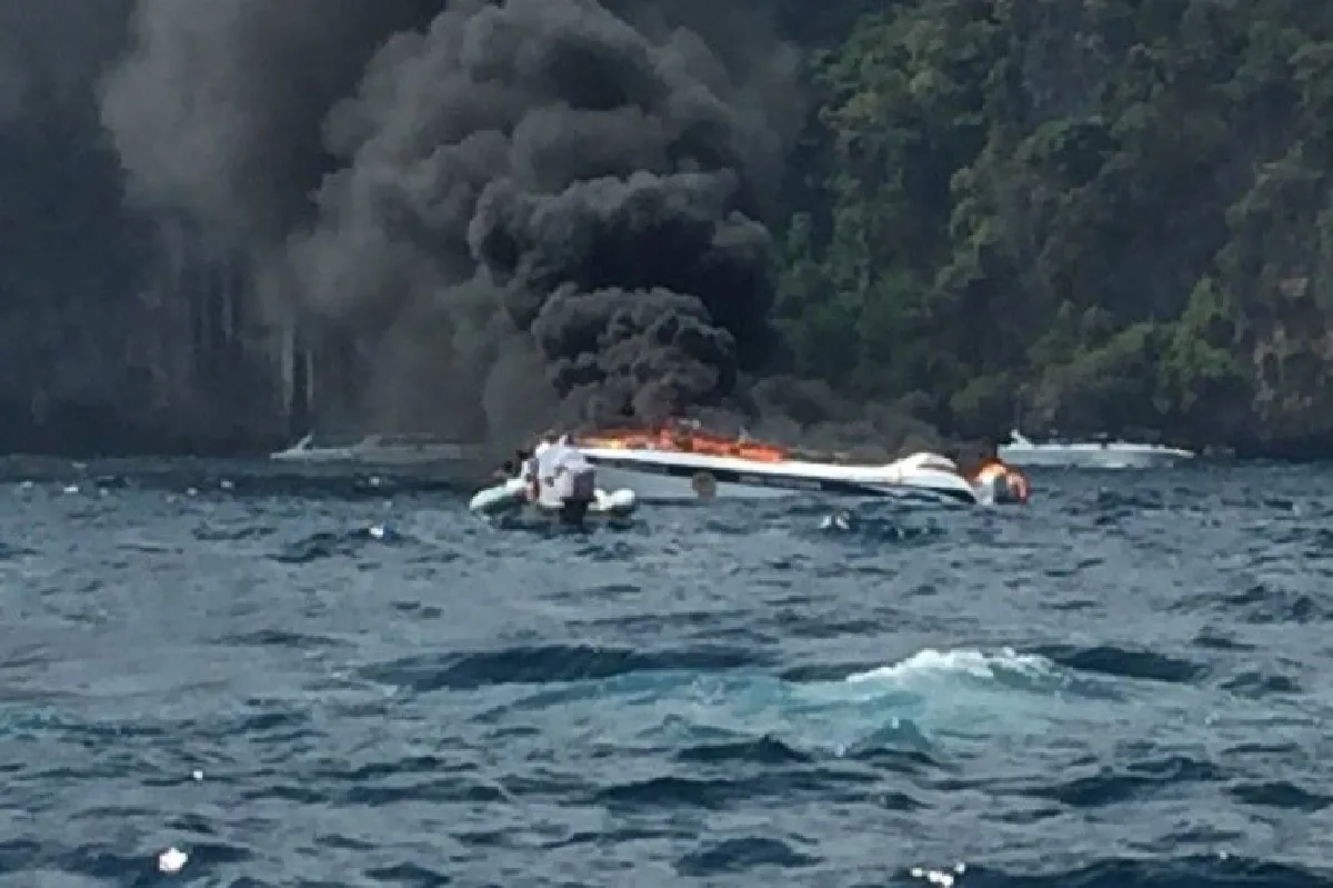 น้ำมันรั่ว!สปีดโบ้ทระเบิดกลางทะเลหน้าถ้ำไวกิ้งเกาะพีพี เจ็บหลายราย