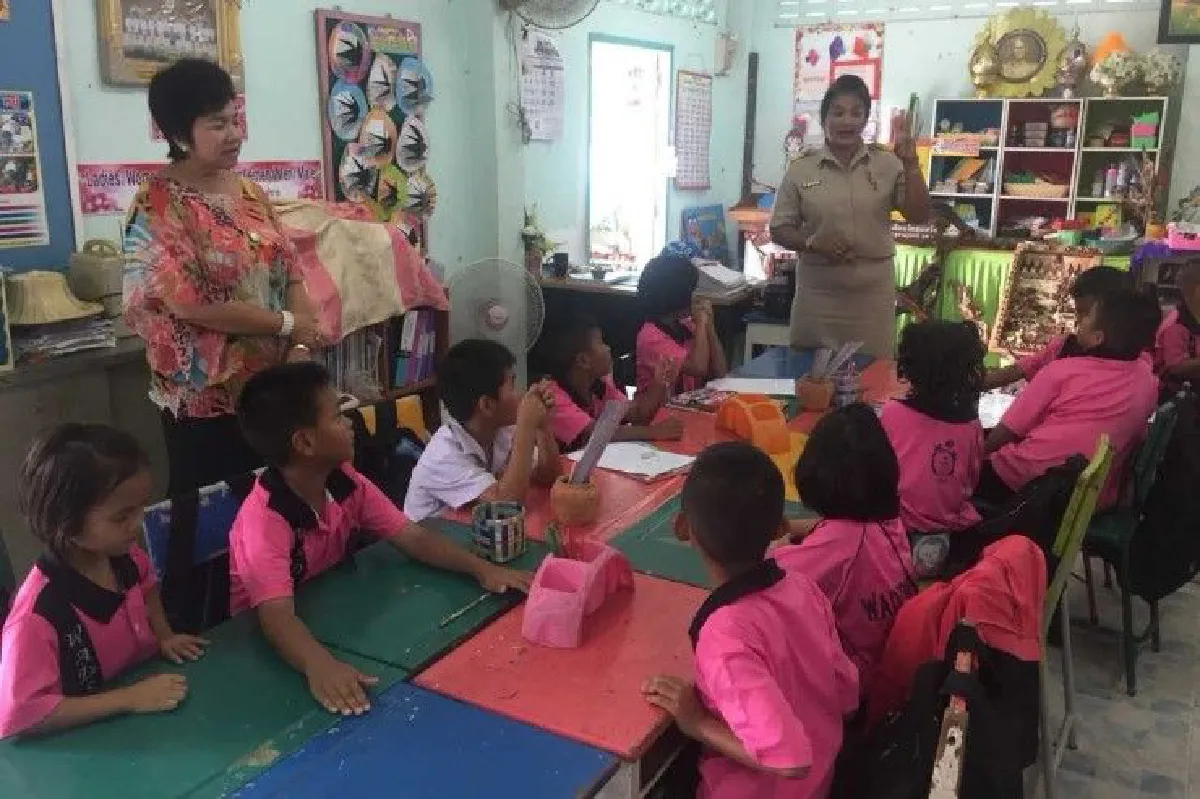 น่าชื่นชม! "ครูผู้ให้" อุปการะเด็กยากจนให้มีโอกาสได้เรียน