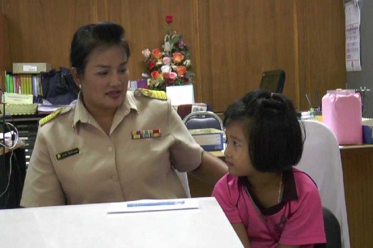 น่าชื่นชม! "ครูผู้ให้" อุปการะเด็กยากจนให้มีโอกาสได้เรียน น่าชื่นชม! "ครูผู้ให้" อุปการะเด็กยากจนให้มีโอกาสได้เรียน