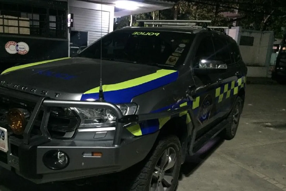 จับหนุ่มแต่งรถเลียนแบบสายตรวจกองปราบ อ้างชอบตำรวจมาก