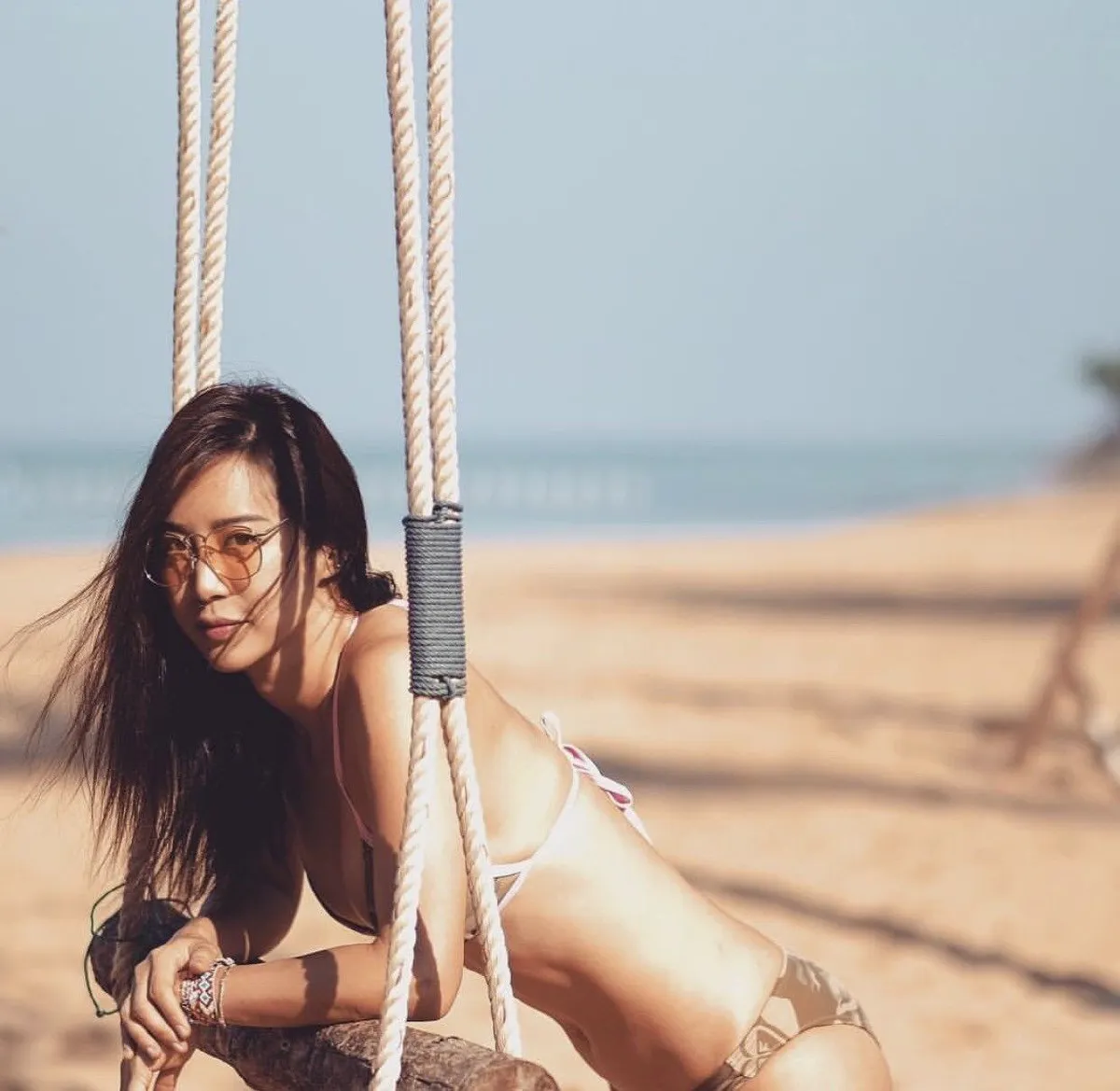 โสดสวยแซ่บ! วีเจจ๋า ณัฐฐาวีรนุช นุ่งบิกินี่อวดหุ่นเฟิร์มริมทะเล