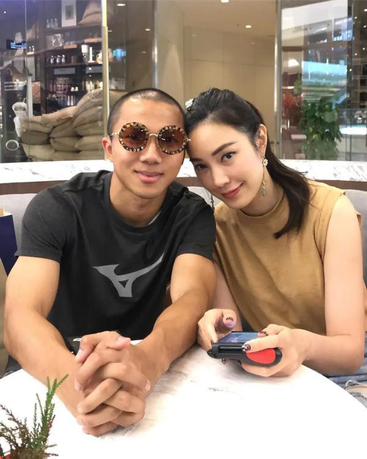 20 ภาพ เมย์-เจ จับมือแน่นพิสูจน์รักแท้ 3 ปี วันนี้ยังรัก..แต่ไปต่อไม่ได้