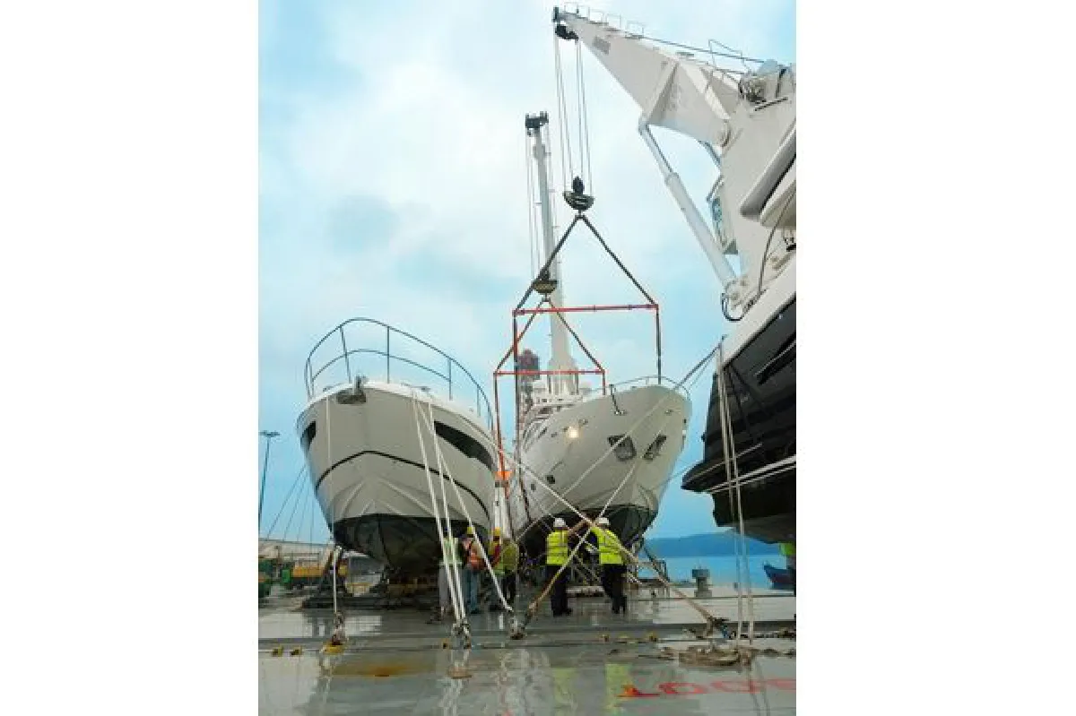 โบ๊ทลากูนยอช์ตติ้ง โชว์ศักยภาพผู้นำตลาดเรือยอช์ต ด้วยการนำเข้า เรือยอช์ตล็อตใหญ่ที่สุดในภูมิภาค เพื่อส่งมอบให้กับลูกค้า