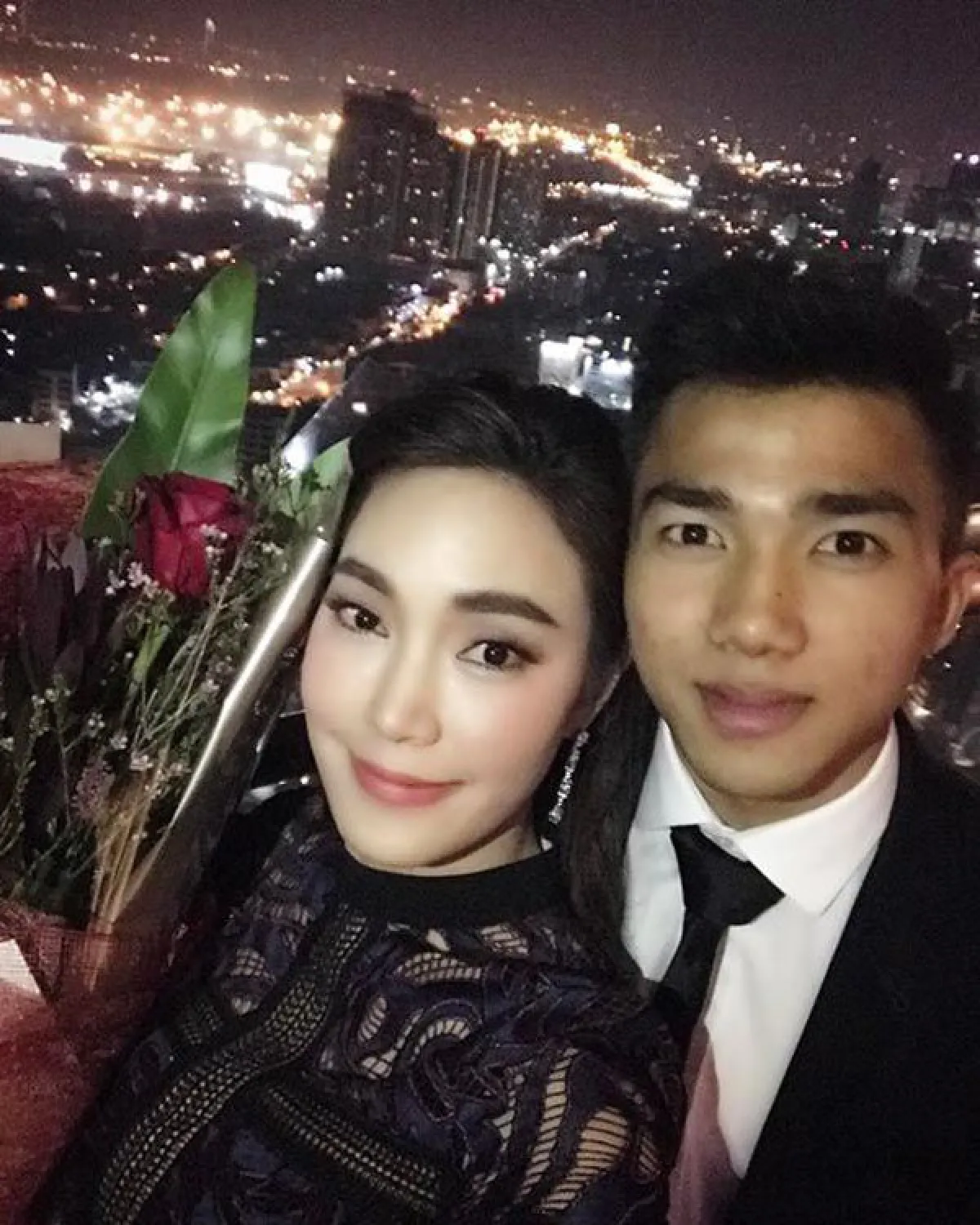 20 ภาพ เมย์-เจ จับมือแน่นพิสูจน์รักแท้ 3 ปี วันนี้ยังรัก..แต่ไปต่อไม่ได้