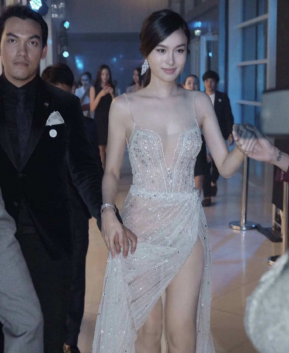 เซ็กซี่จัดเต็ม! ปอย ตรีชฎา โชว์สัดส่วนสุดเป๊ะในชุดซีทรู