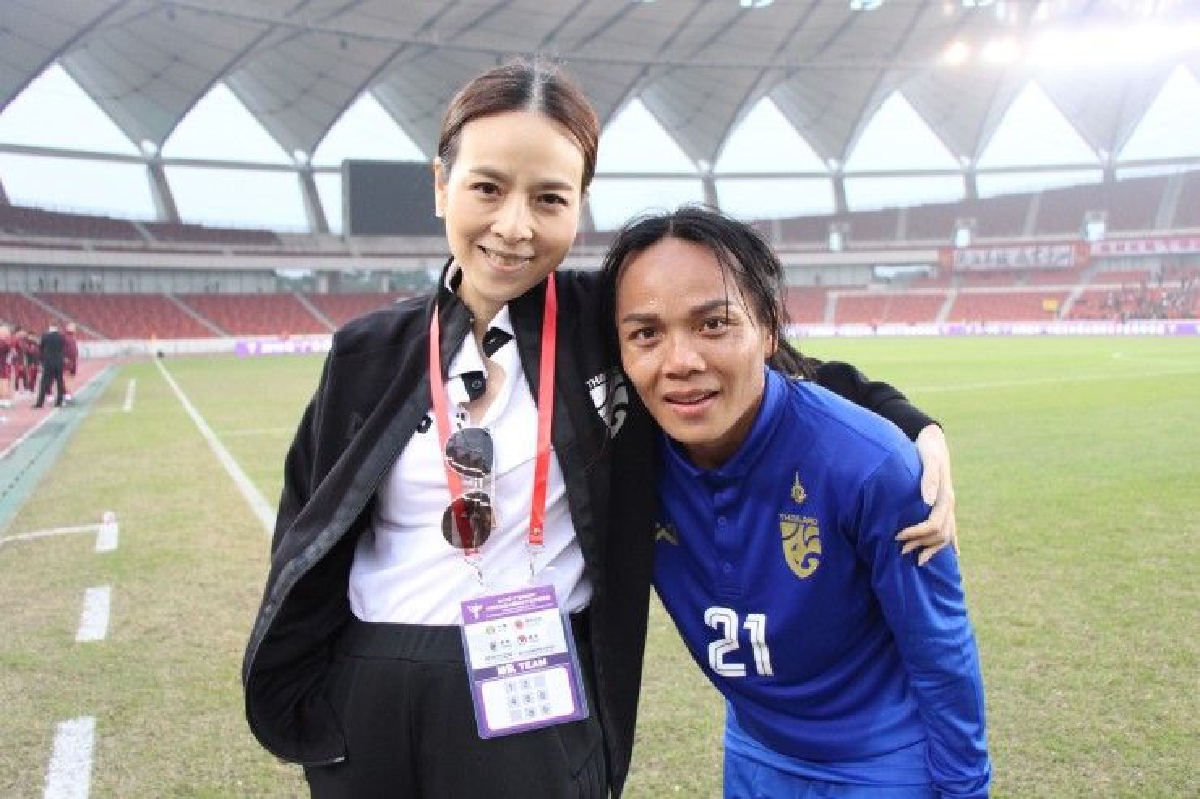 "มาดามแป้ง" ประทับใจสู้จีนสูสีก่อนแพ้ 1-2 "มาดามแป้ง" ประทับใจสู้จีนสูสีก่อนแพ้ 1-2