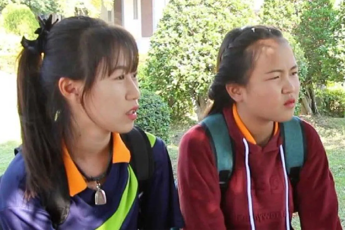 ชื่นชม2นักศึกษาสาวเก็บสร้อยทองคืนเจ้าของ