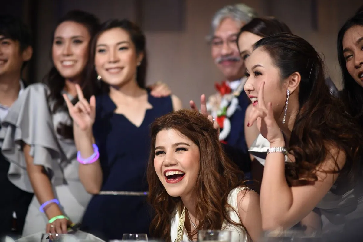 "กริช ทอมมัส" แห่งแกรมมี่ วิวาห์หวานสาวรุ่นน้อง