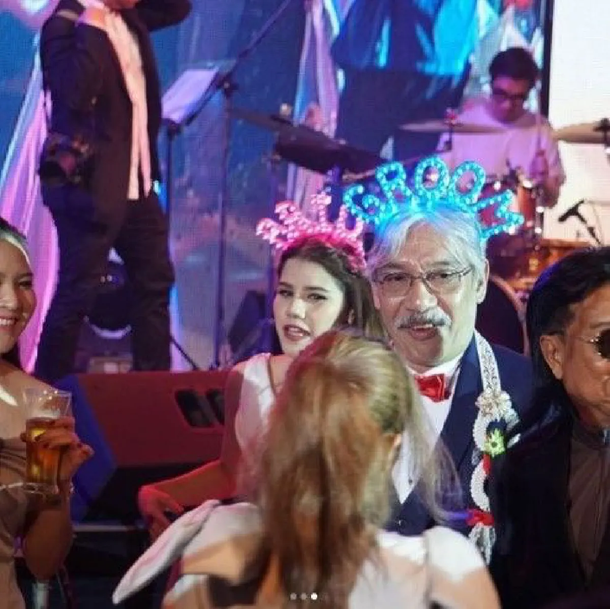 "กริช ทอมมัส" แห่งแกรมมี่ วิวาห์หวานสาวรุ่นน้อง