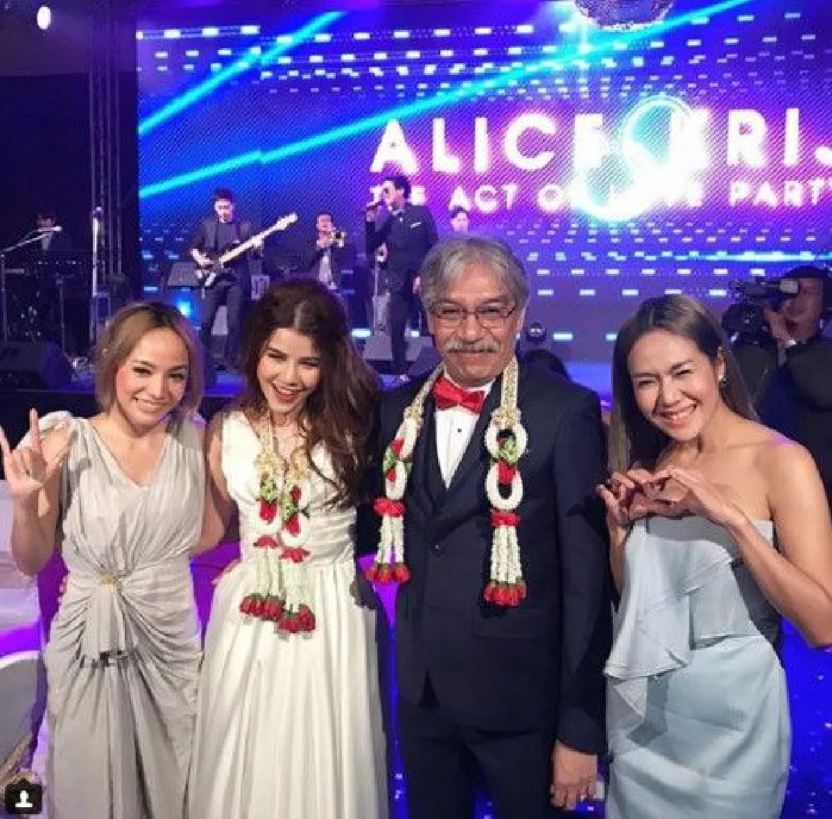 "กริช ทอมมัส" แห่งแกรมมี่ วิวาห์หวานสาวรุ่นน้อง