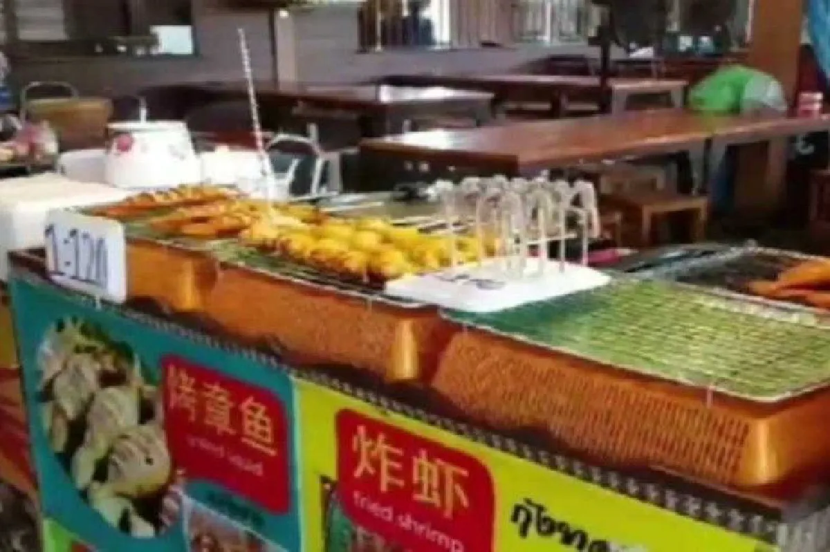 สั่งปิดร้านขาย "ม้าน้ำเสียบไม้ย่าง" เจ้าของยอมรับรู้เท่าไม่ถึงการณ์