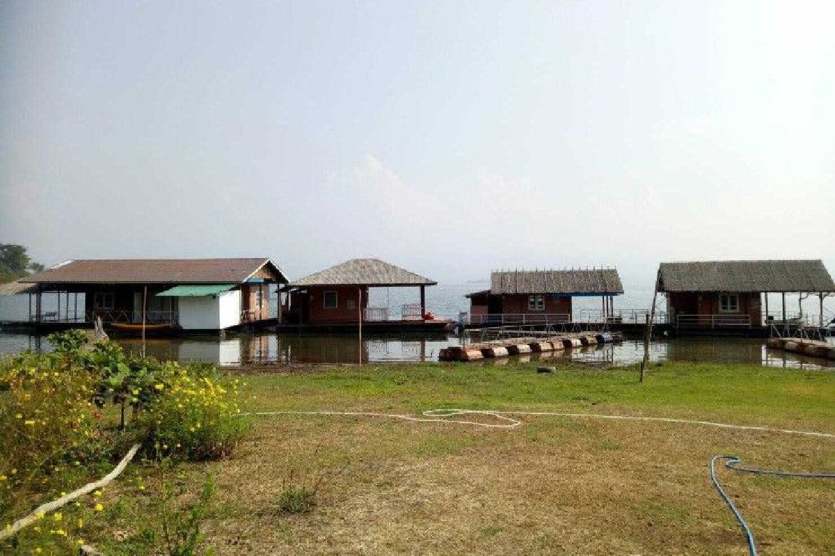 เจ้าหน้าที่บุกยึดแพพักรุกอุทยานเขื่อนศรีฯ เจ้าหน้าที่บุกยึดแพพักรุกอุทยานเขื่อนศรีฯ