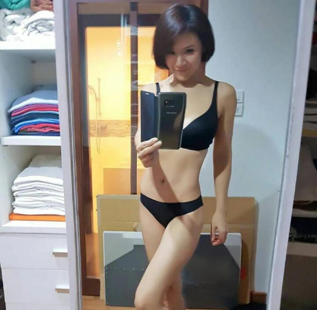 คุณแม่่สุดแซ่บ! สุ่ย พรนภา เซลฟี่อวดหุ่นเป๊ะไม่เปลี่ยนในวัย 43 กะรัต