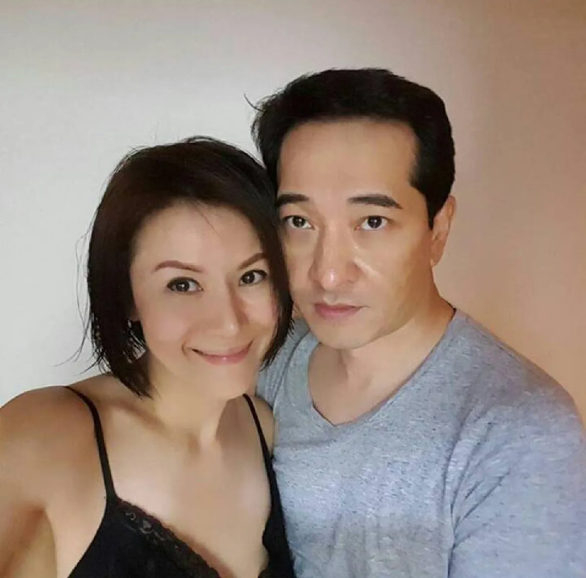 คุณแม่่สุดแซ่บ! สุ่ย พรนภา เซลฟี่อวดหุ่นเป๊ะไม่เปลี่ยนในวัย 43 กะรัต