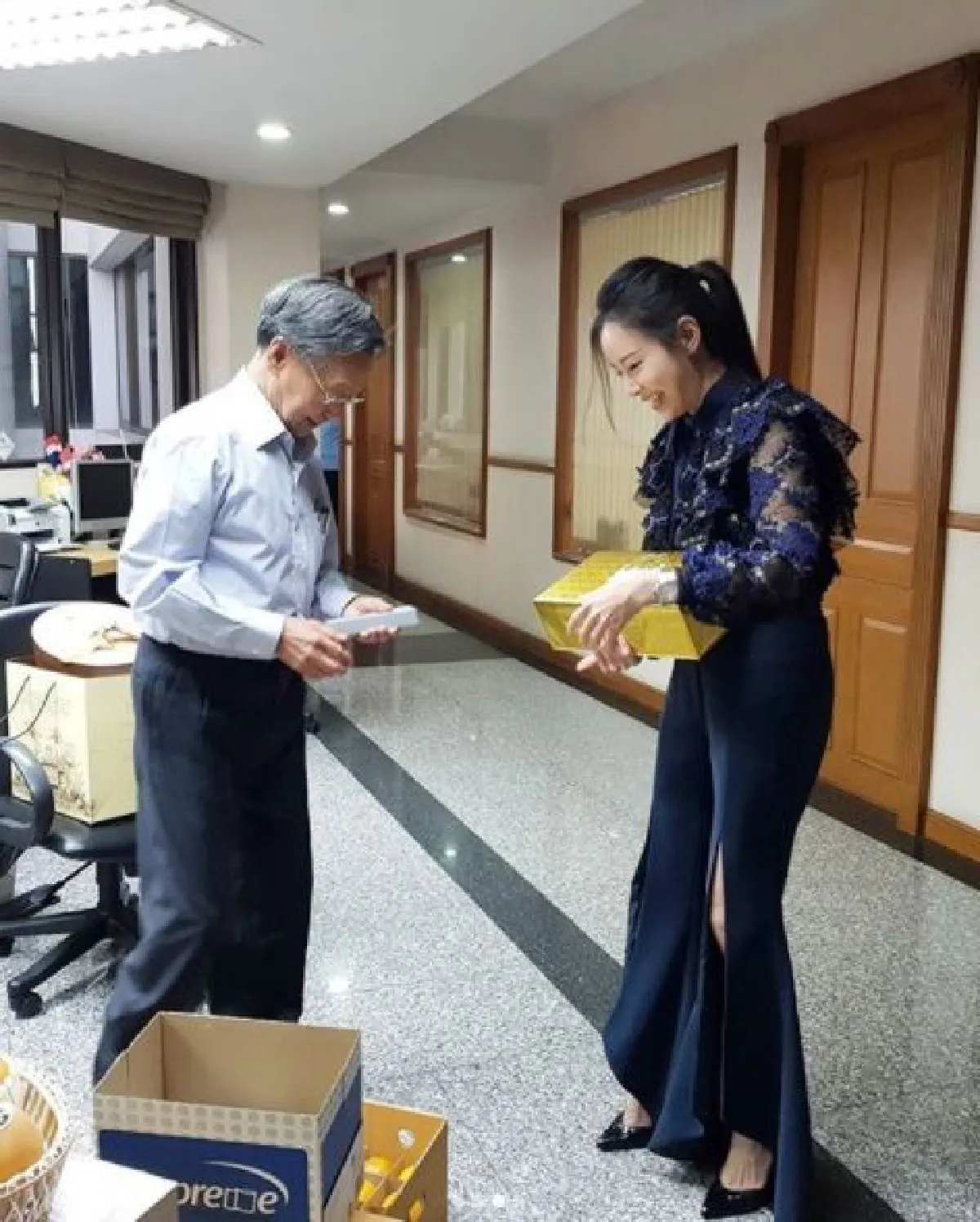 ยังเคารพเสมอ! ทับทิม หอบของขวัญสวัสดีปีใหม่ ชวน หลีกภัย อดีตพ่อสามี