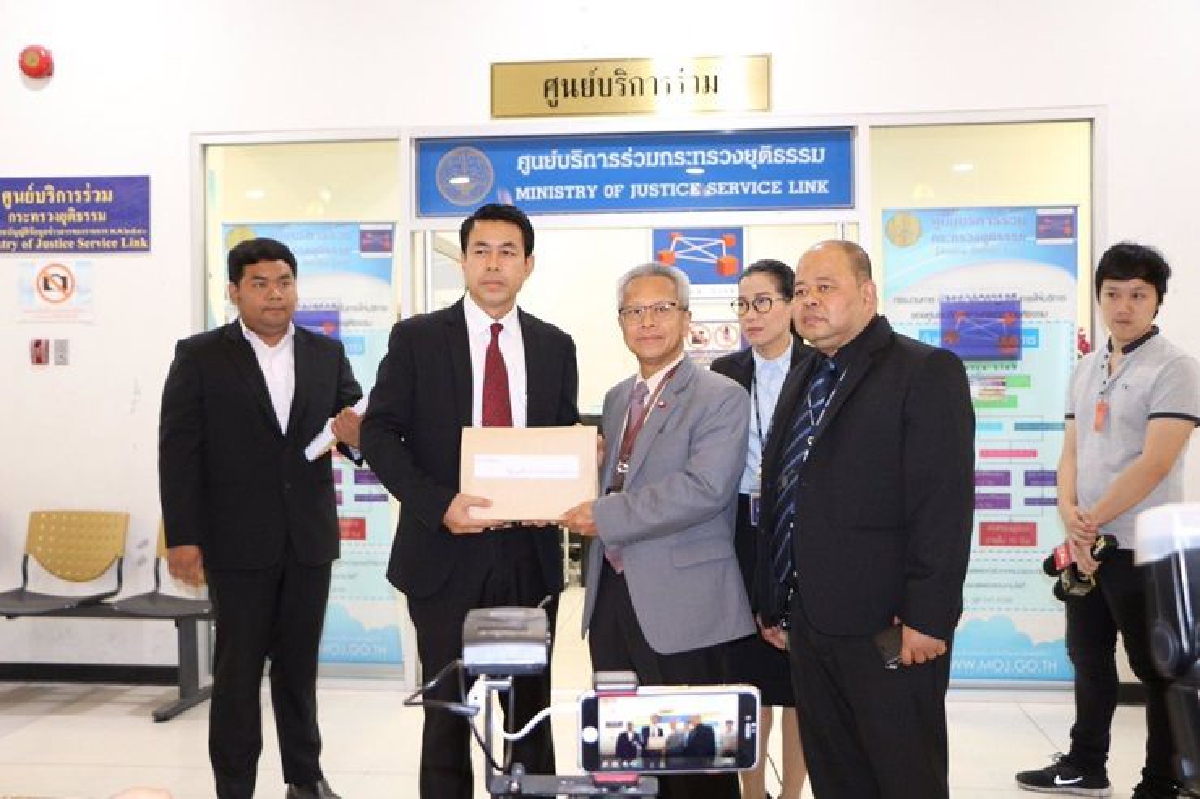 "โอ๊ค"ร้องยธ.อีกรอบขอเป็นธรรมคดีทุจริตปล่อยกู้แบงก์กรุงไทย "โอ๊ค"ร้องยธ.อีกรอบขอเป็นธรรมคดีทุจริตปล่อยกู้แบงก์กรุงไทย