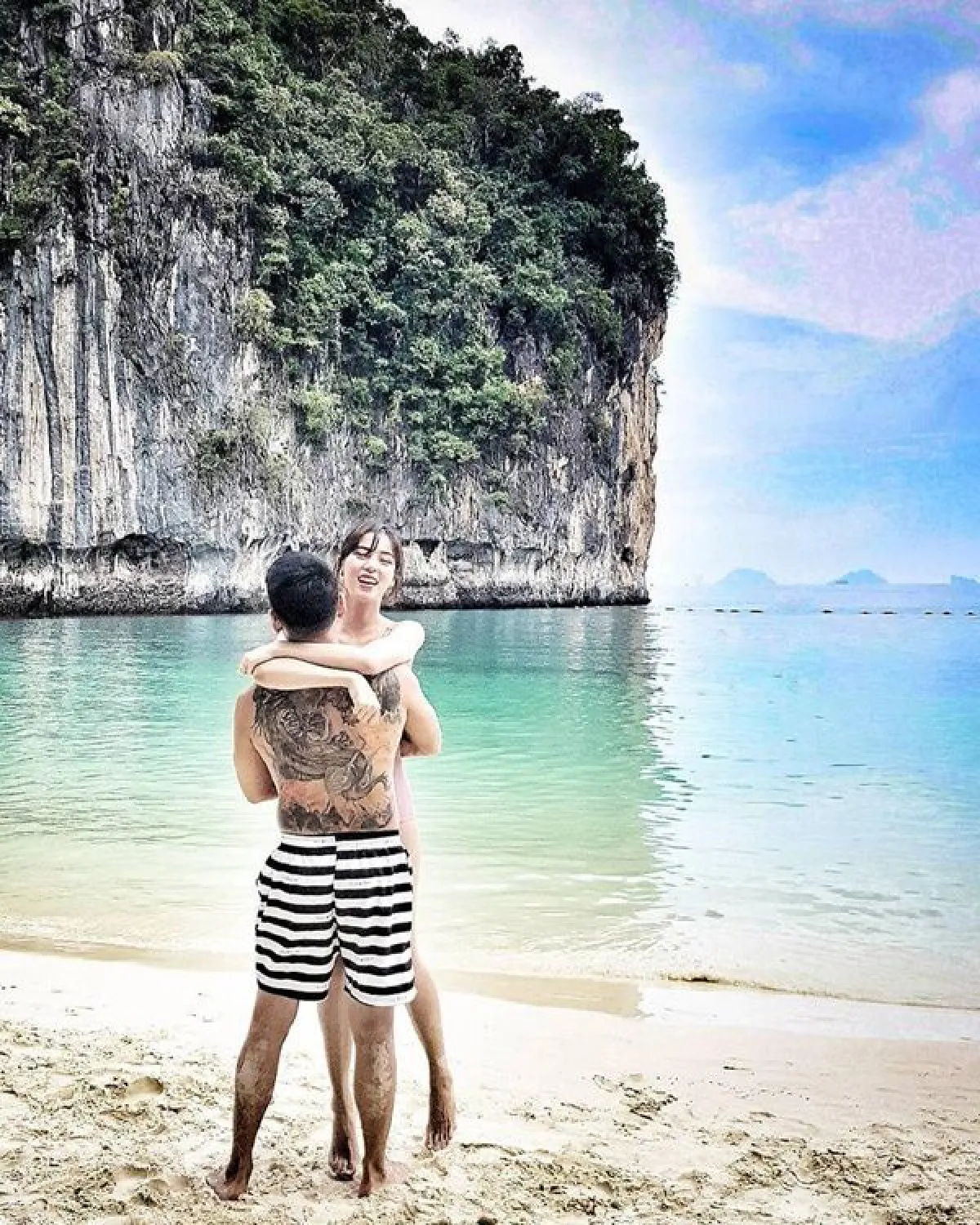 รักทะเลเวลามีเธอ! เพชรจ้า-นิวเคลียร์ สวีทจัดหนักเติมหวานให้ชีวิตคู่