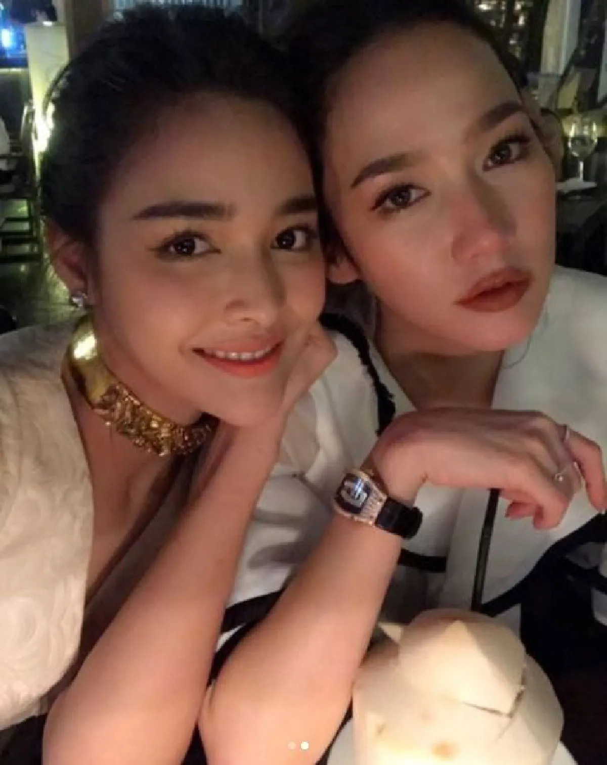 ซื้อเองไม่ได้ยืมเพื่อน! อั้ม พัชราภา สวมนาฬิกาหรูราคาหลายล้าน