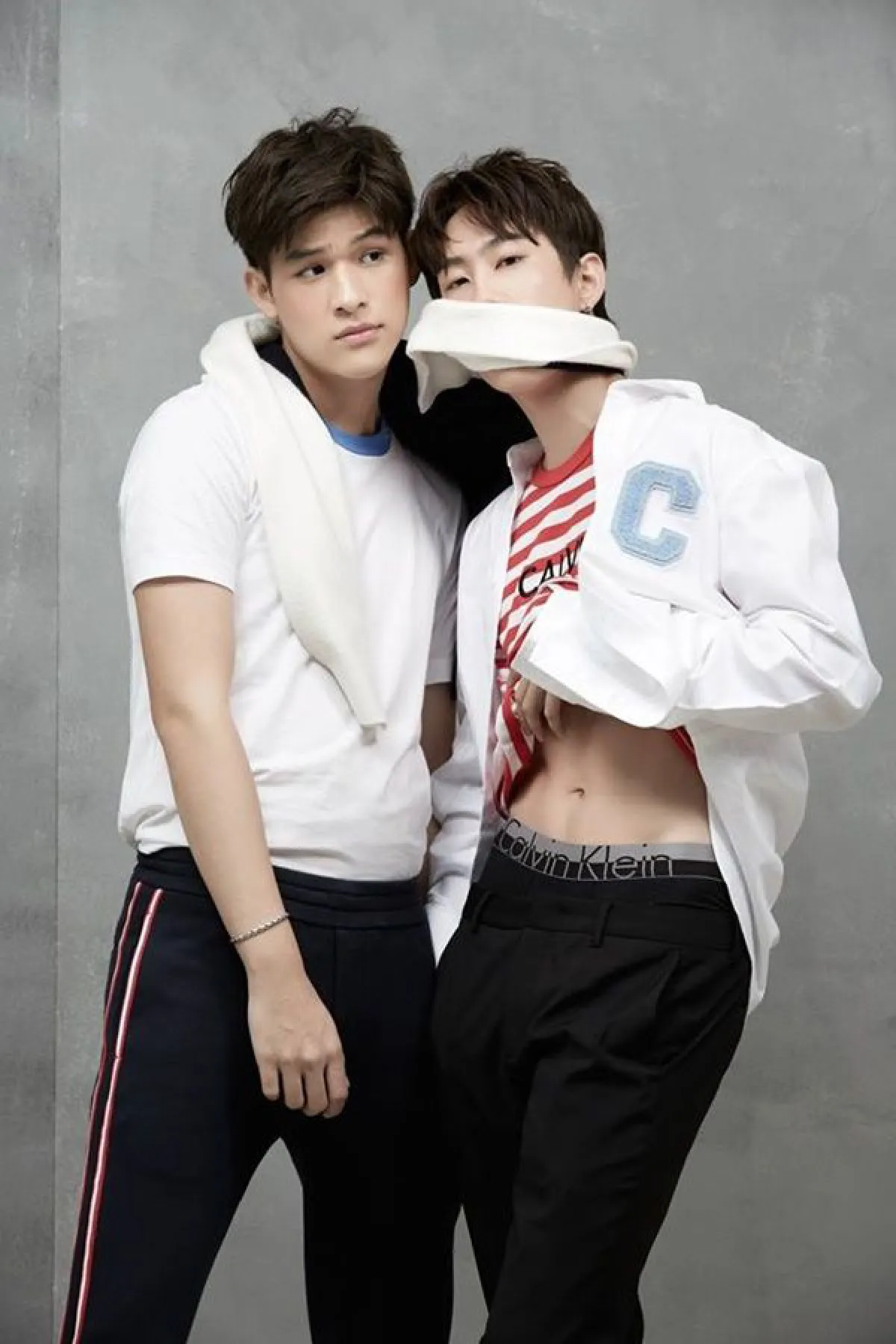 ใจสั่นระทวย! 5 หนุ่มวัยรุ่นสุดฮอต ถ่ายแบบโชว์ความหล่อใสกิ๊ก