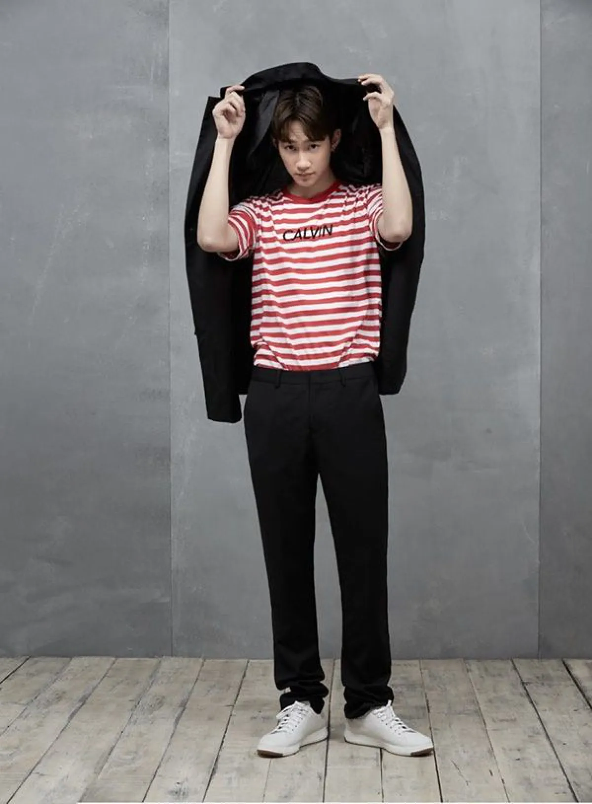 ใจสั่นระทวย! 5 หนุ่มวัยรุ่นสุดฮอต ถ่ายแบบโชว์ความหล่อใสกิ๊ก