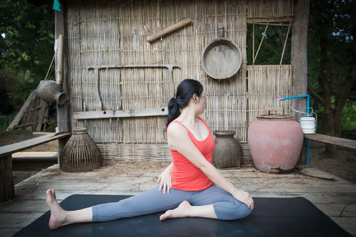 Head-to-Knee Pose Variation 1 อาสนะท่าบิดตัวช่วยหมุนกระดูกสันหลัง