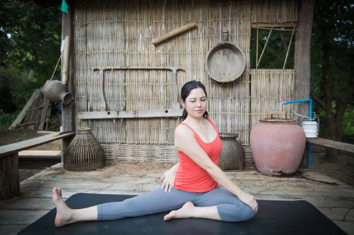 Head-to-Knee Pose Variation 1 อาสนะท่าบิดตัวช่วยหมุนกระดูกสันหลัง