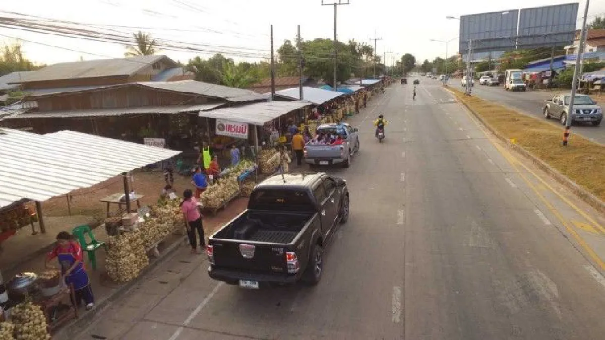โกยเงินวันละหมื่น! ตลาดมันแกวหวานริมทางขายดี งานพระธาตุพนม