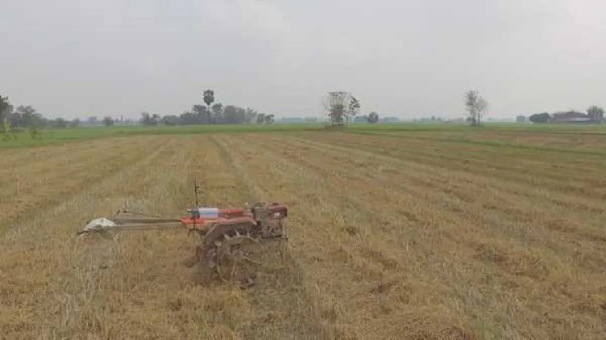 ชาวนา4.0ต้องแบบนี้! หนุ่มประดิษฐ์รถไถติดกล้องบังคับผ่านหน้าจอ