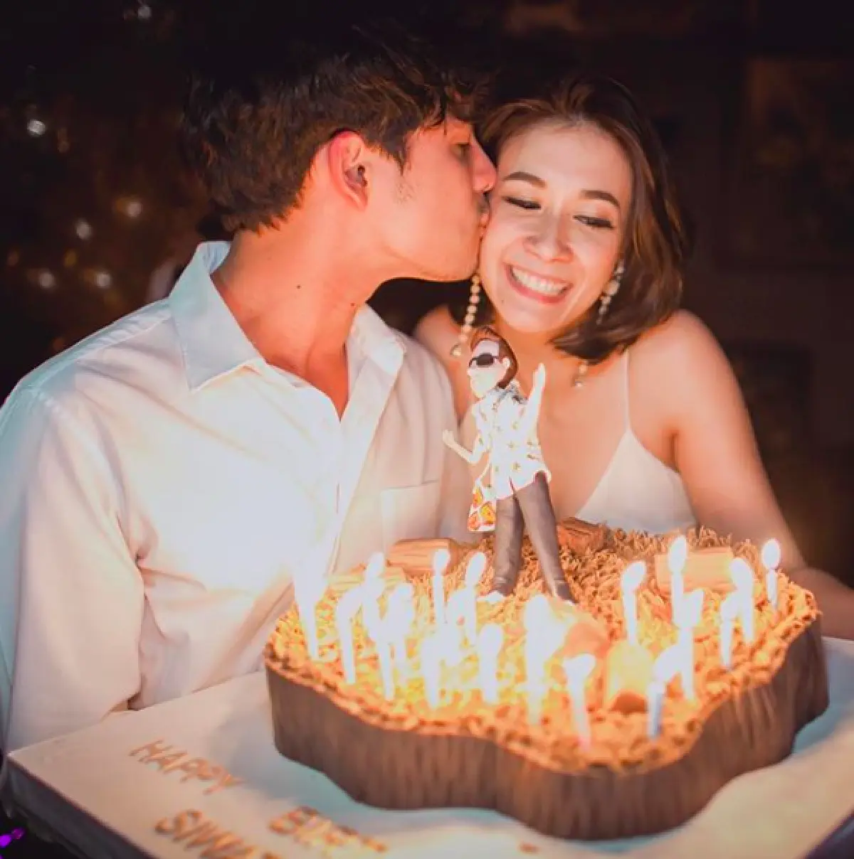 โมเมนต์แฮปปี้! “เอมี่” เซอร์ไพรส์วันเกิด “ซี” อายุครบ 37 ปี