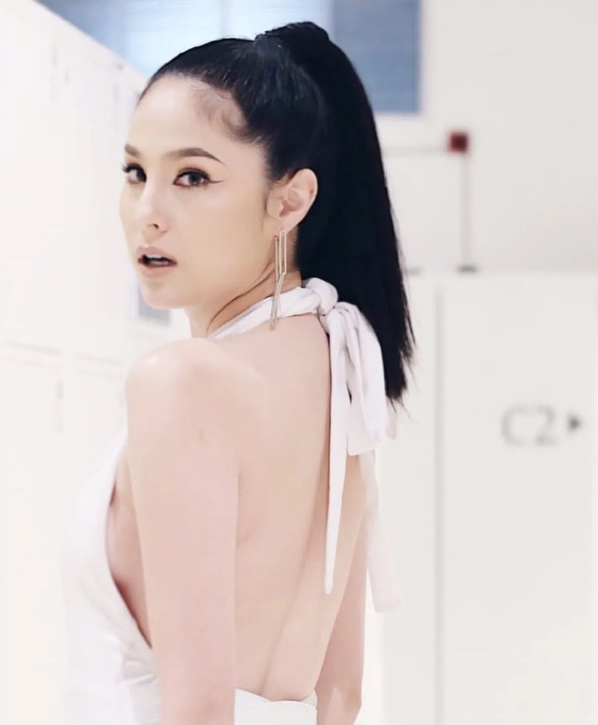 โสดแล้วแซ่บมาก! ขวัญ อุษามณี แหวกอกเซ็กซี่อวดผิวขาวเนียน