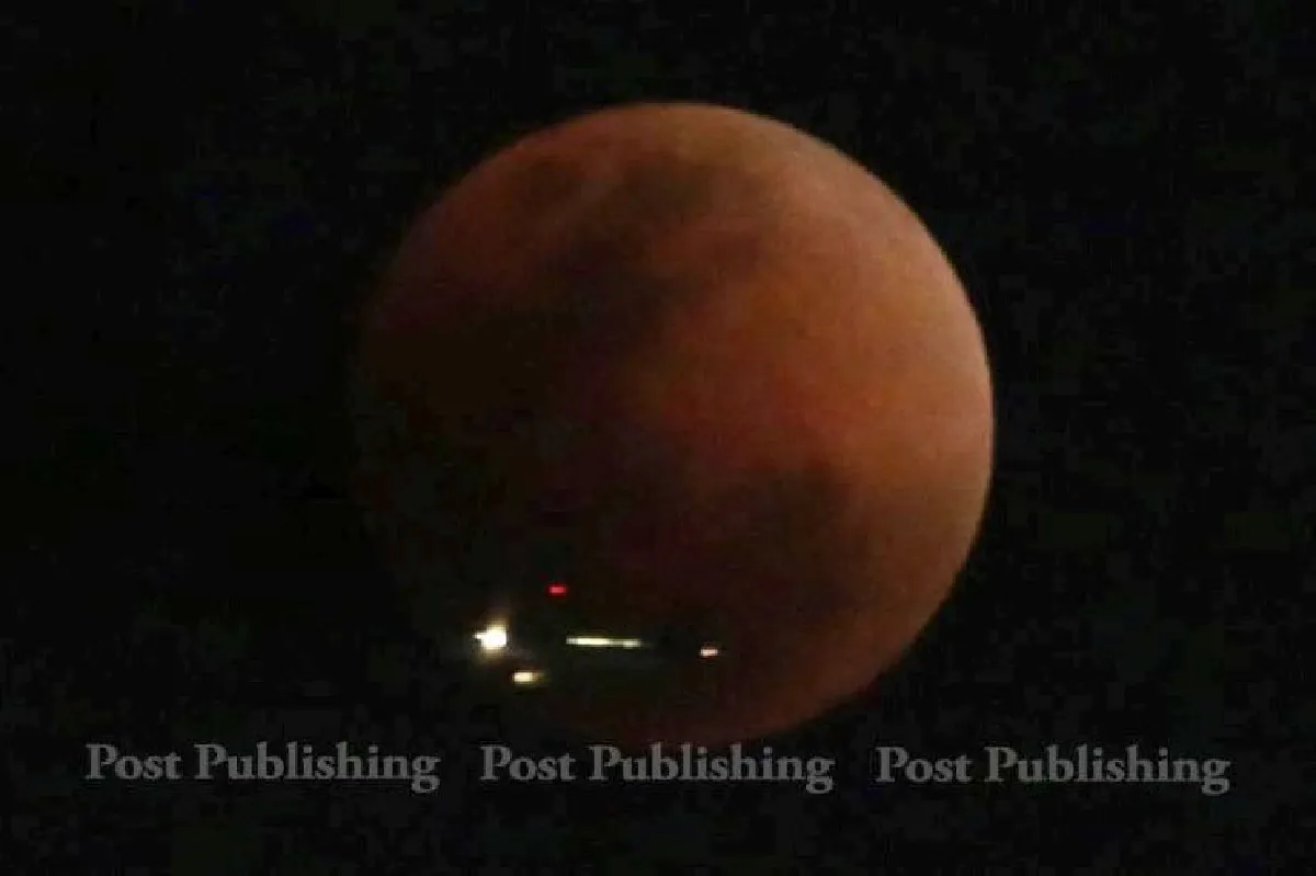 ประมวลภาพอันงดงาม "จันทรุปราคาเต็มดวง"