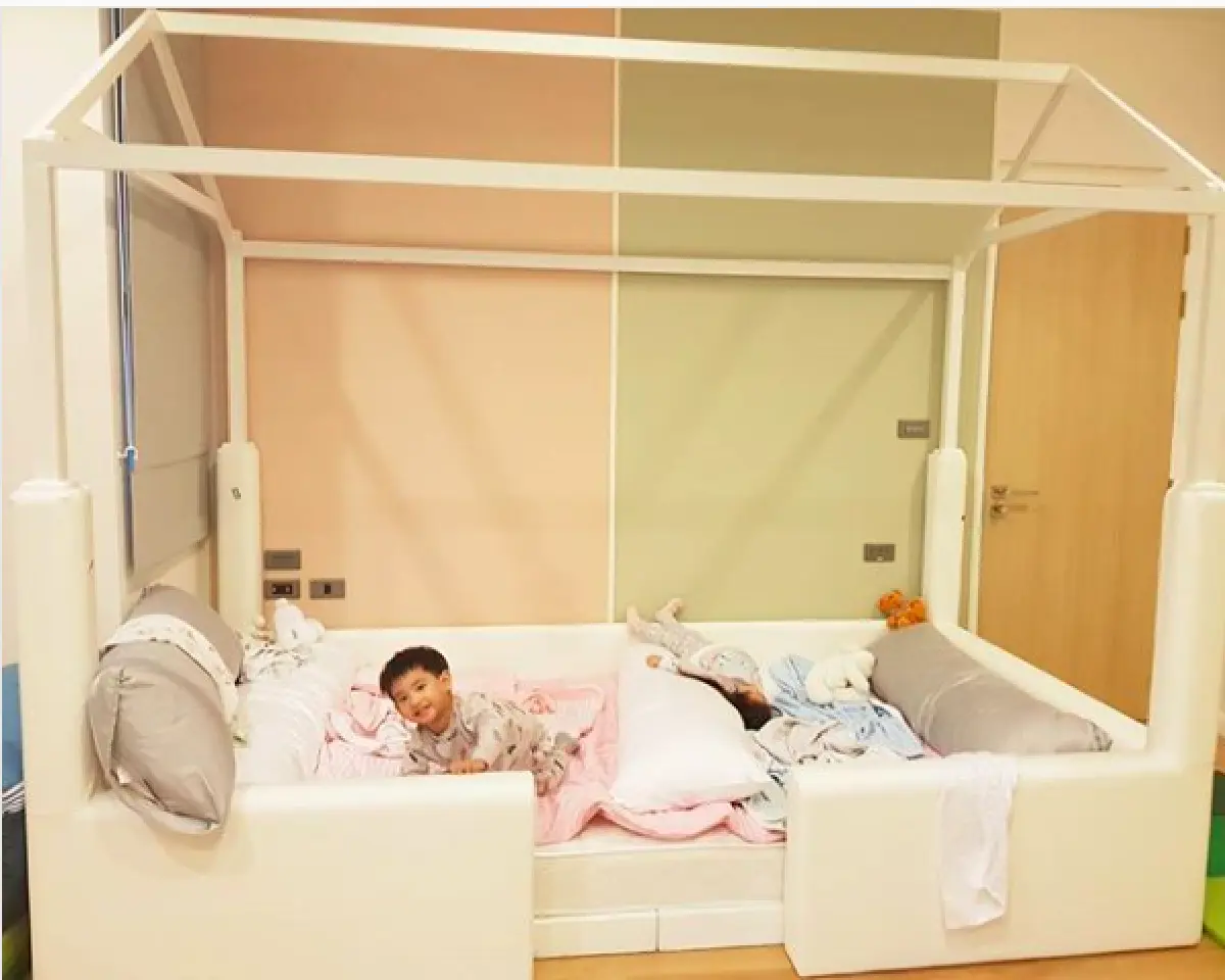 พ่อดีเด่น! “หมอโอ๊ค” พาครอบครัวเข้าอยู๋บ้านหลังใหม่ เพื่อให้ใกล้โรงเรียนลูก