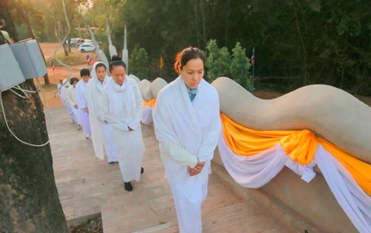 สายบุญของจริง! ”จอย” นุ่งขาวห่มขาว “ปฏิบัติธรรม ปิดวาจาเจ็ดวัน"