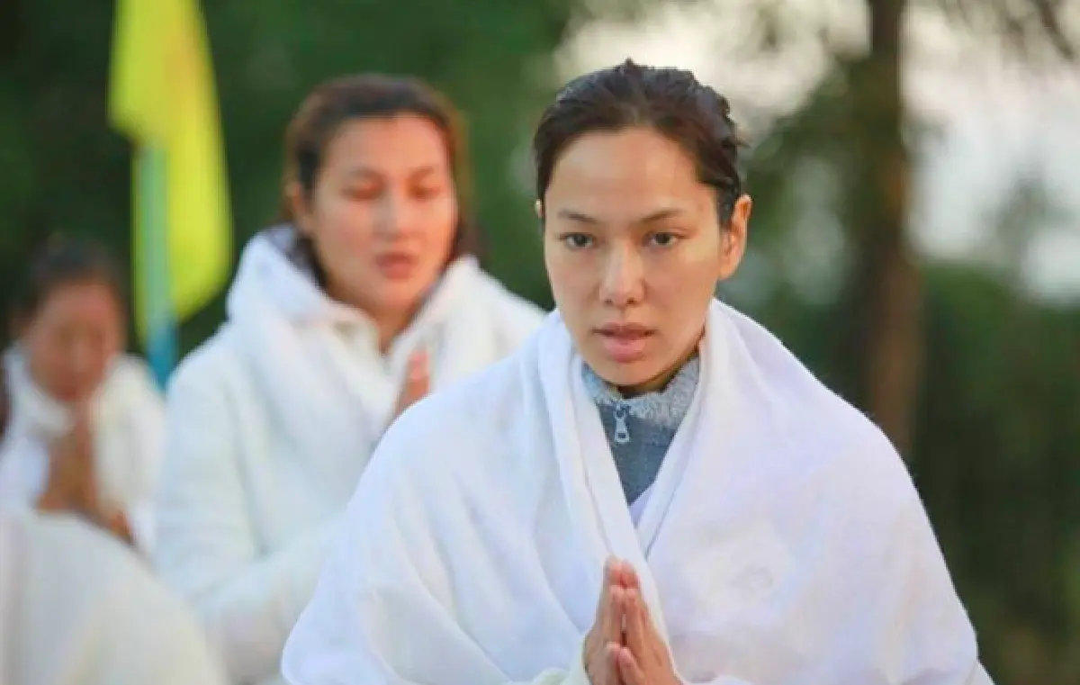 สายบุญของจริง! ”จอย” นุ่งขาวห่มขาว “ปฏิบัติธรรม ปิดวาจาเจ็ดวัน"