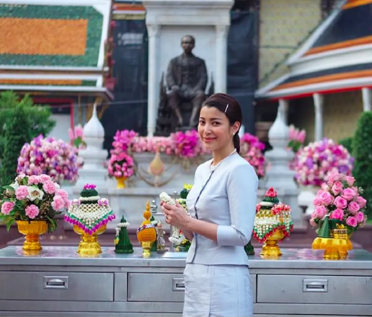 อิ่มบุญอิ่มใจ! "เอมมี่" เข้าวัดทำบุญวันเกิด 34 ปี ด้านสามีเซอร์ไพรส์หวาน