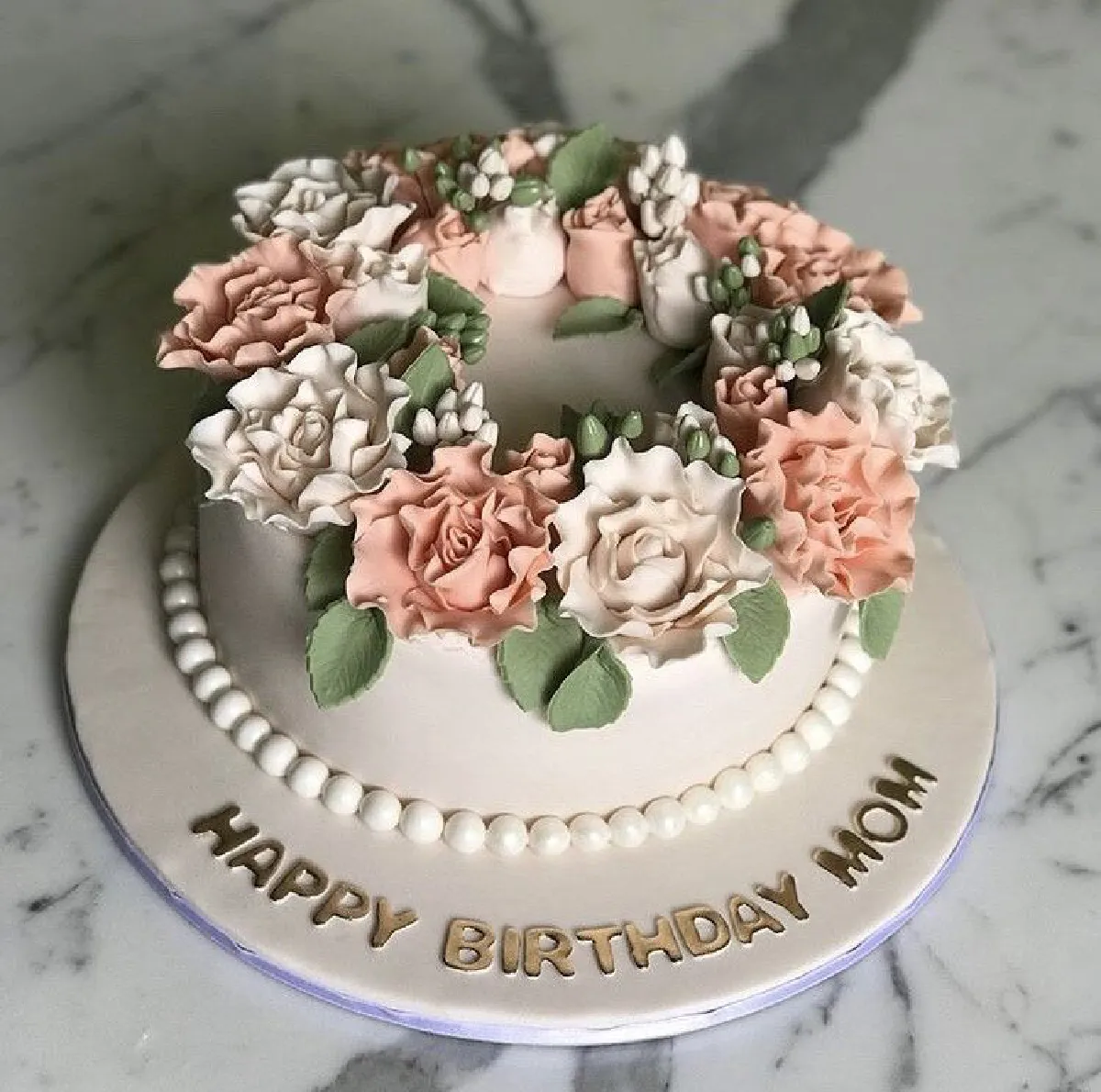 อบอุ่นพร้อมหน้า! อั้ม พัชราภา ยกเค้กอวยพรวันเกิดคุณแม่ (คลิป)