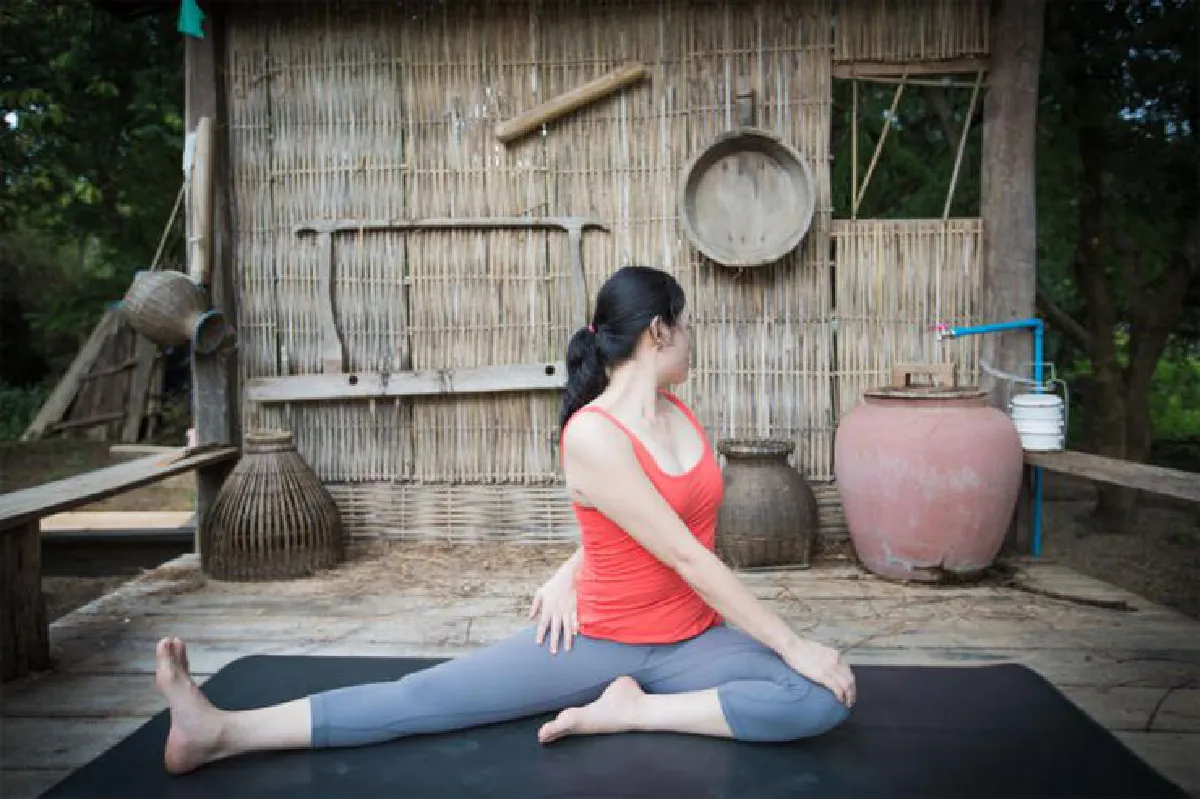 Basic seated twists into Revolved Head-to-Knee Pose Variation 2 โยคะท่าบิดที่เป็นท่านั่ง