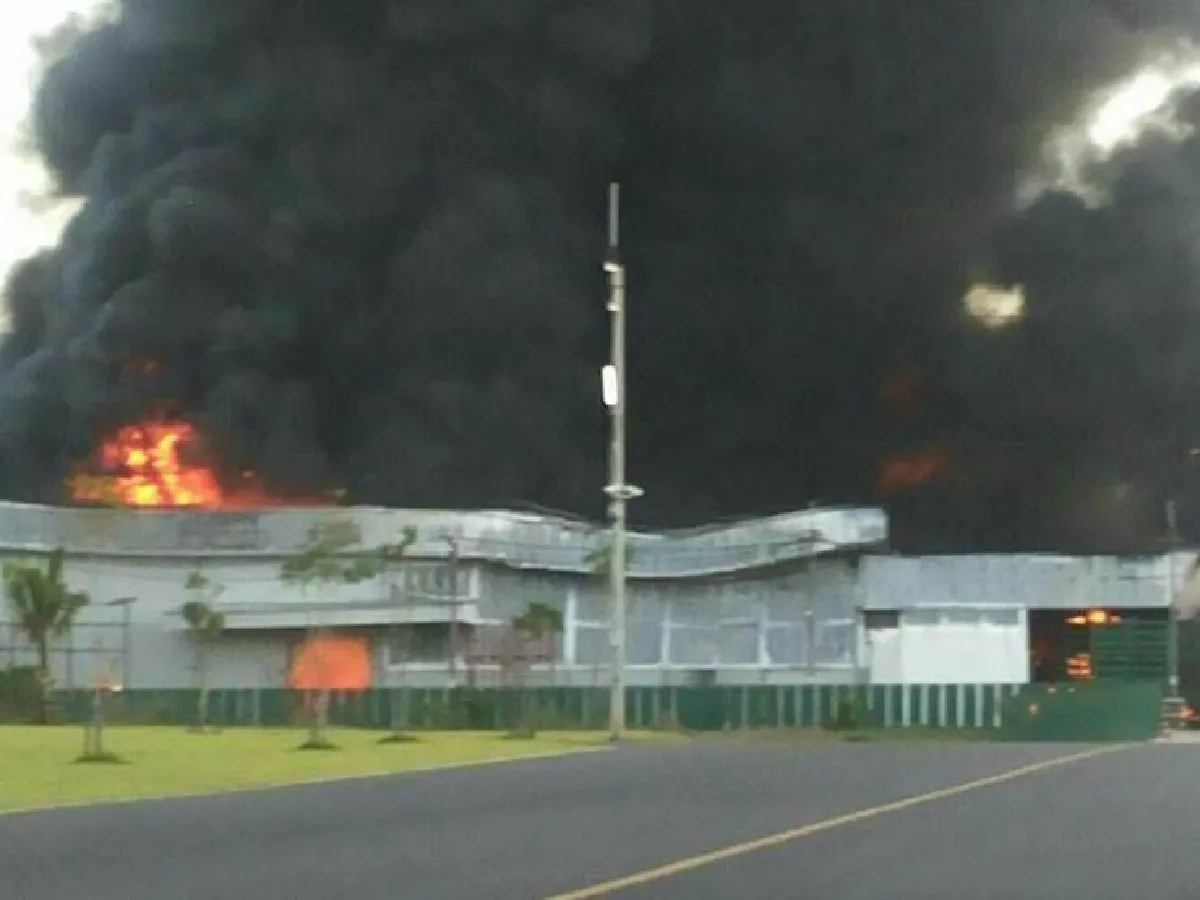 ระทึก!ไฟไหม้โรงงานผลิตถุงมือยางที่ตรัง เจ้าหน้าที่เร่งระงับเหตุ