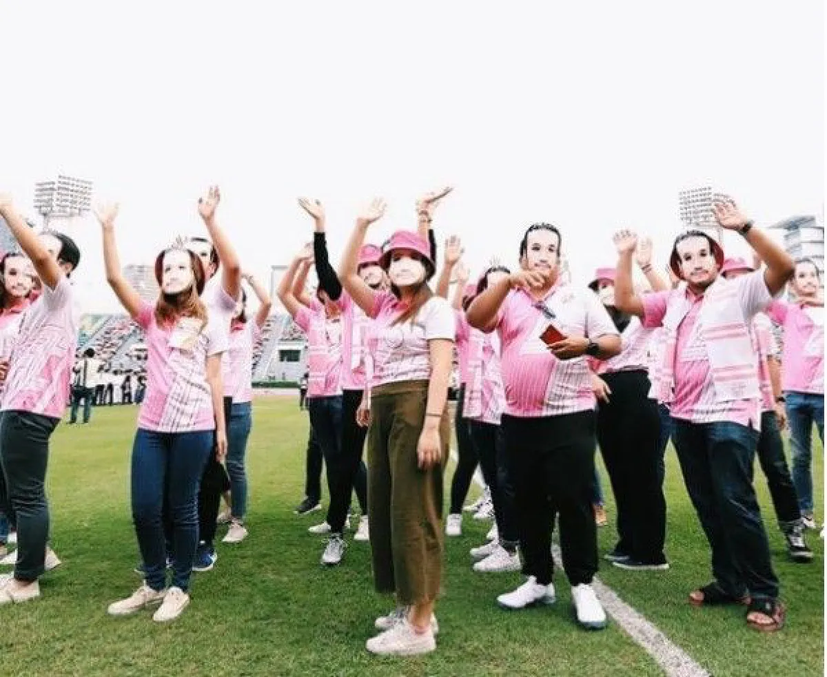 สีสันความหวาน "ตูน-ก้อย" ในงานบอลประเพณีฯ