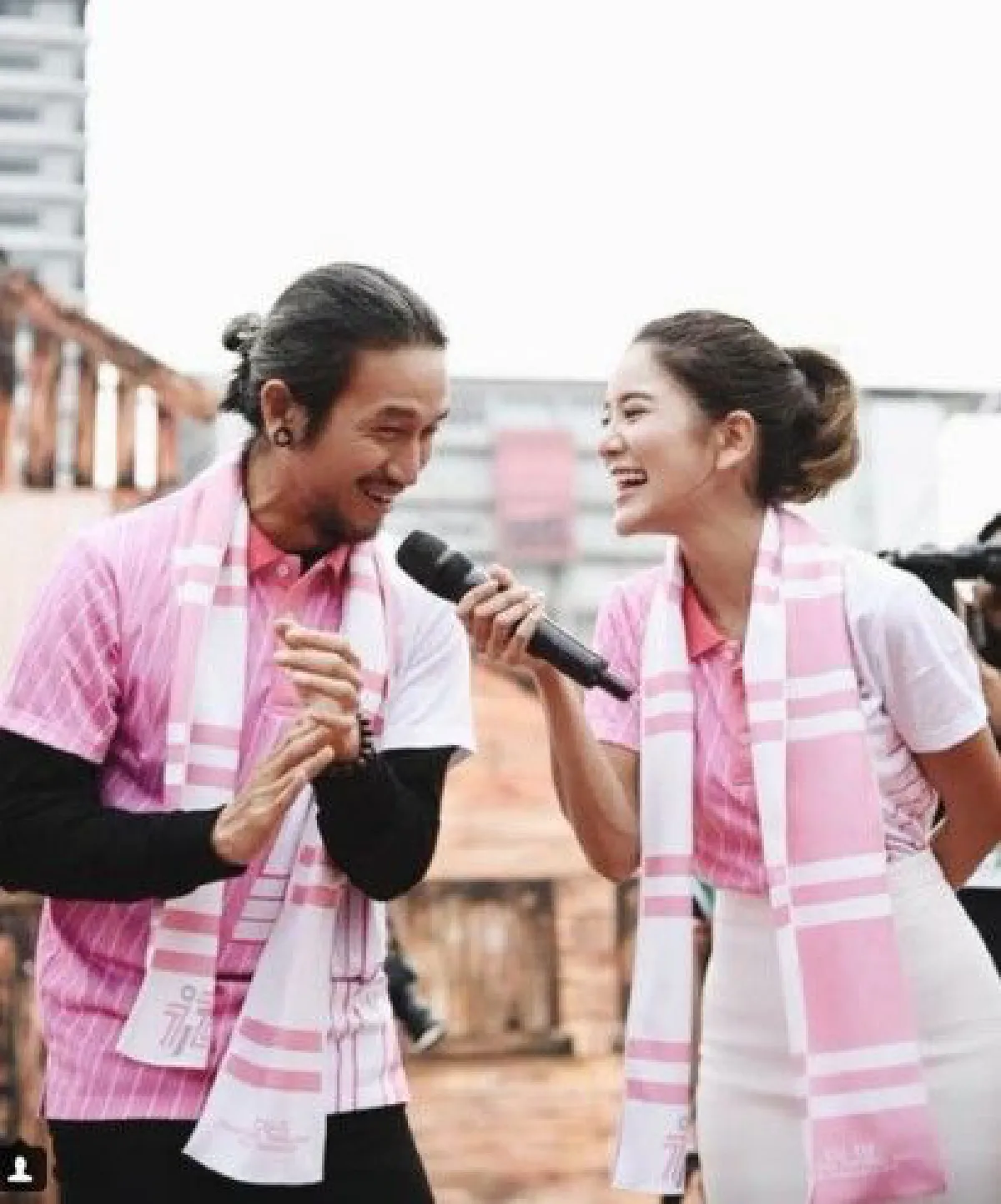 สีสันความหวาน "ตูน-ก้อย" ในงานบอลประเพณีฯ