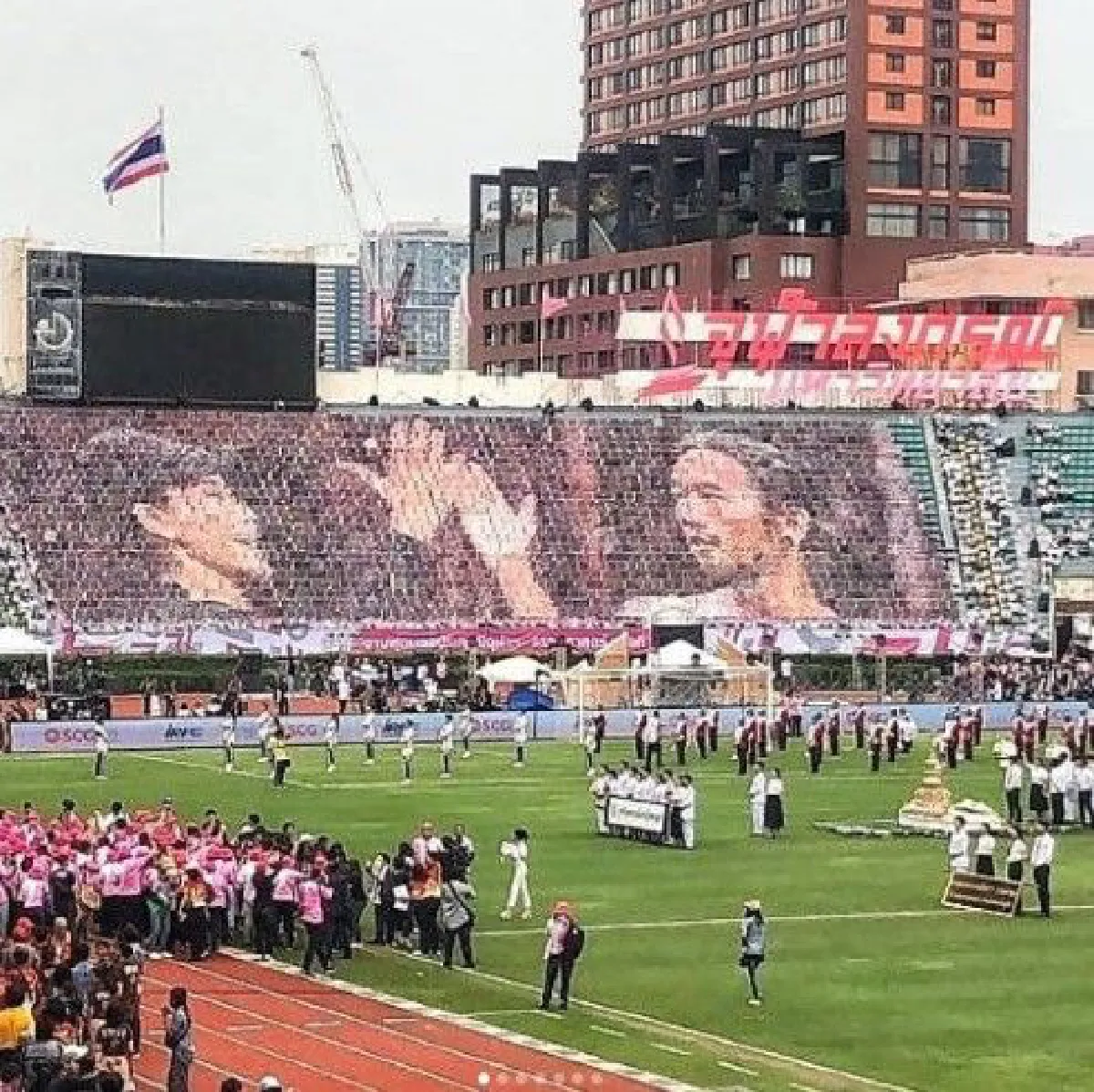 สีสันความหวาน "ตูน-ก้อย" ในงานบอลประเพณีฯ