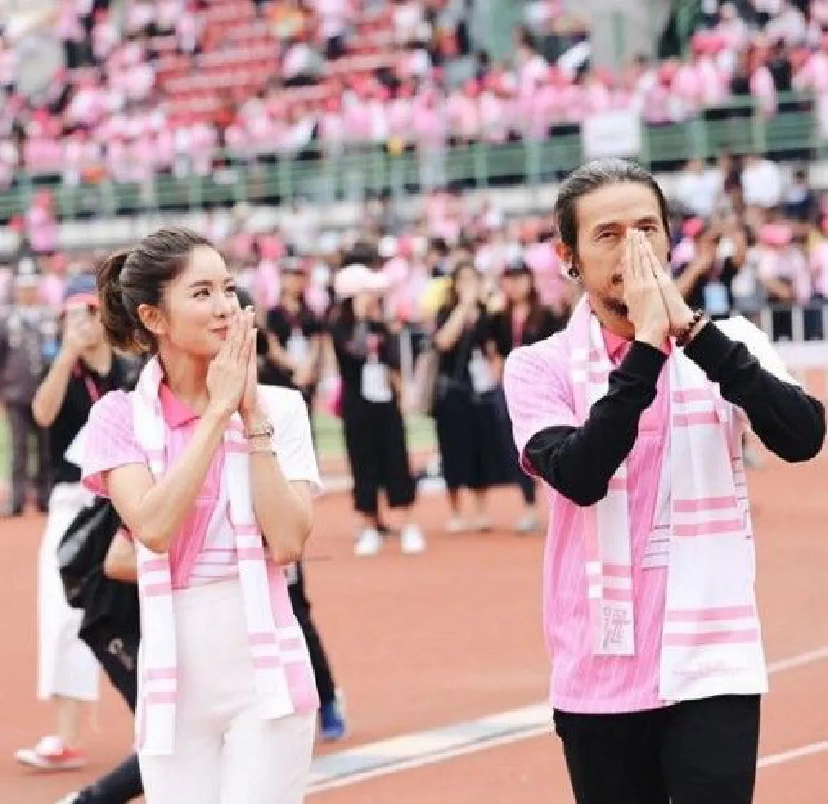 สีสันความหวาน "ตูน-ก้อย" ในงานบอลประเพณีฯ