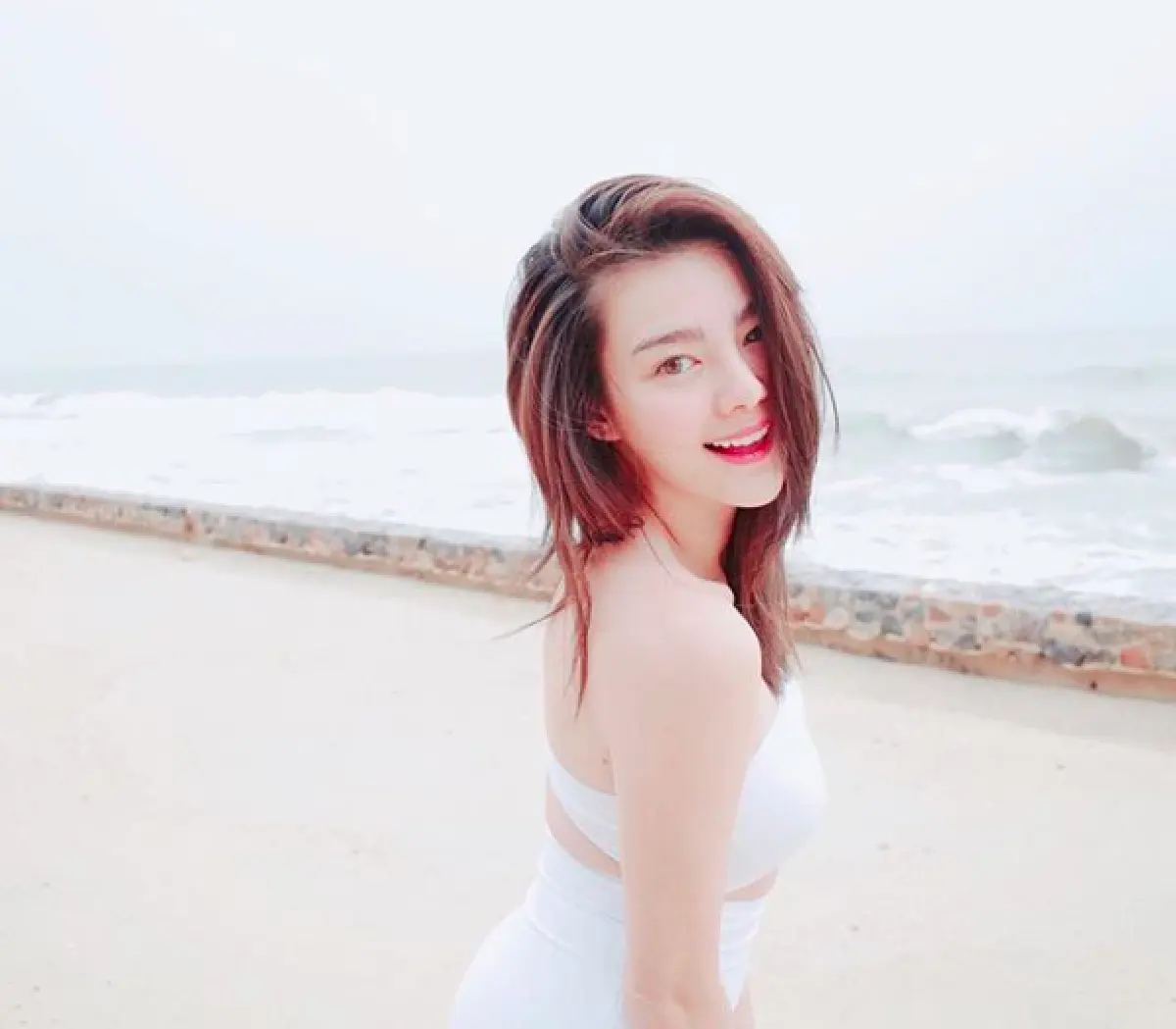 แซ่บแล้วแซ่บอีก! “ดิว” จัดเต็มอวดหุ่นเป๊ะ ริมหาดชะอำ