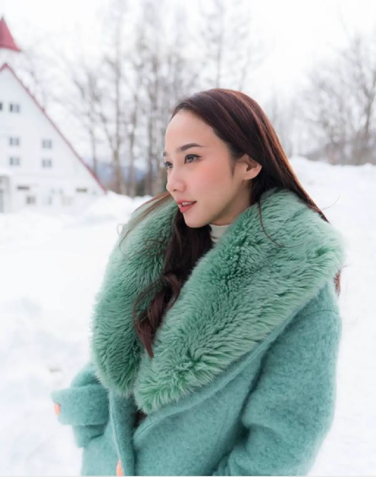 แม่จัดเต็ม! “อั้ม” กับแฟชั่นสกีสุดเก๋ อวดความสดใสท่ามกลางหิมะ