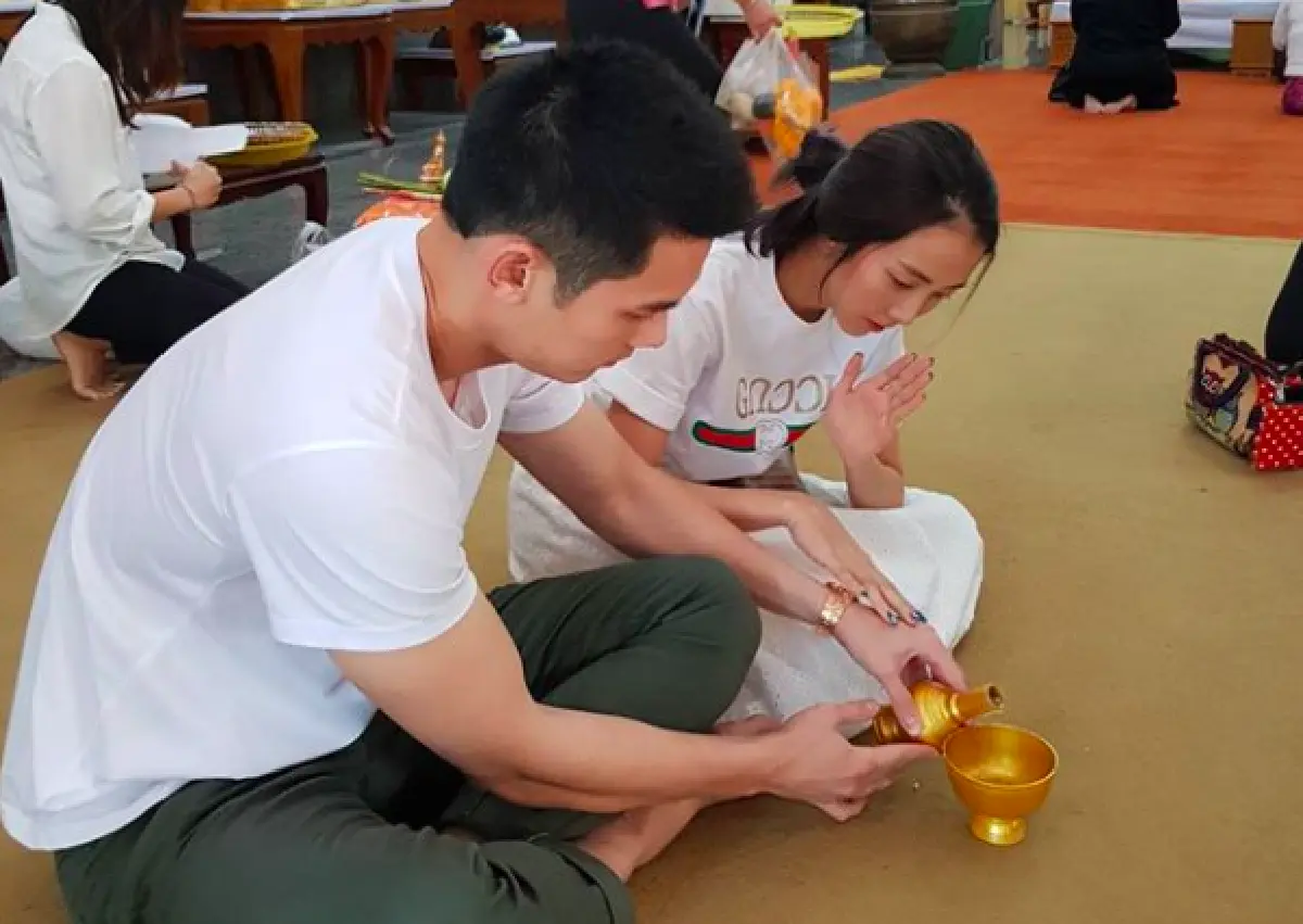 อิ่มบุญ! “กันต์” ควงแฟนสาว “พลอย” ทำบุญวันเกิด