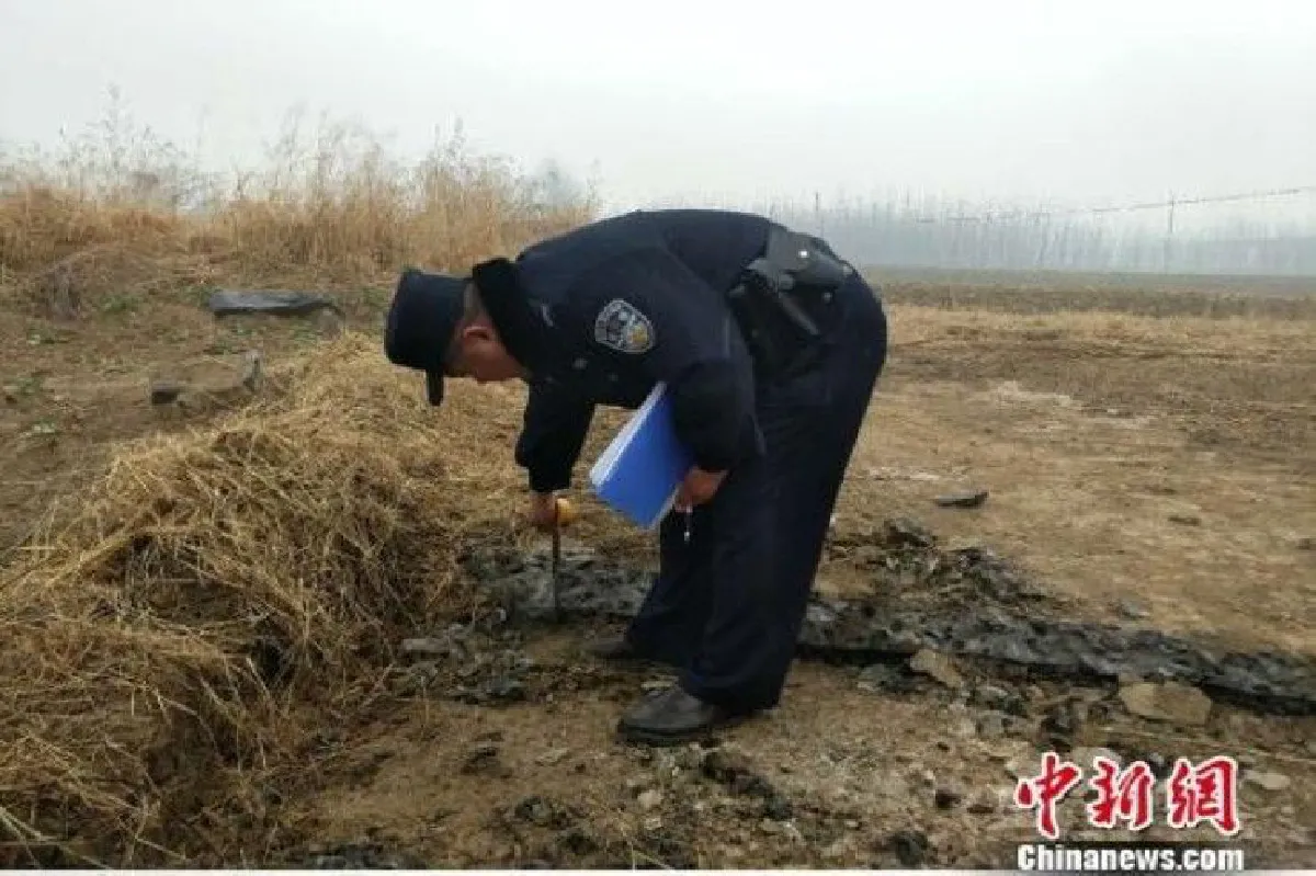 จับชายจีนขโมยถนนขาย