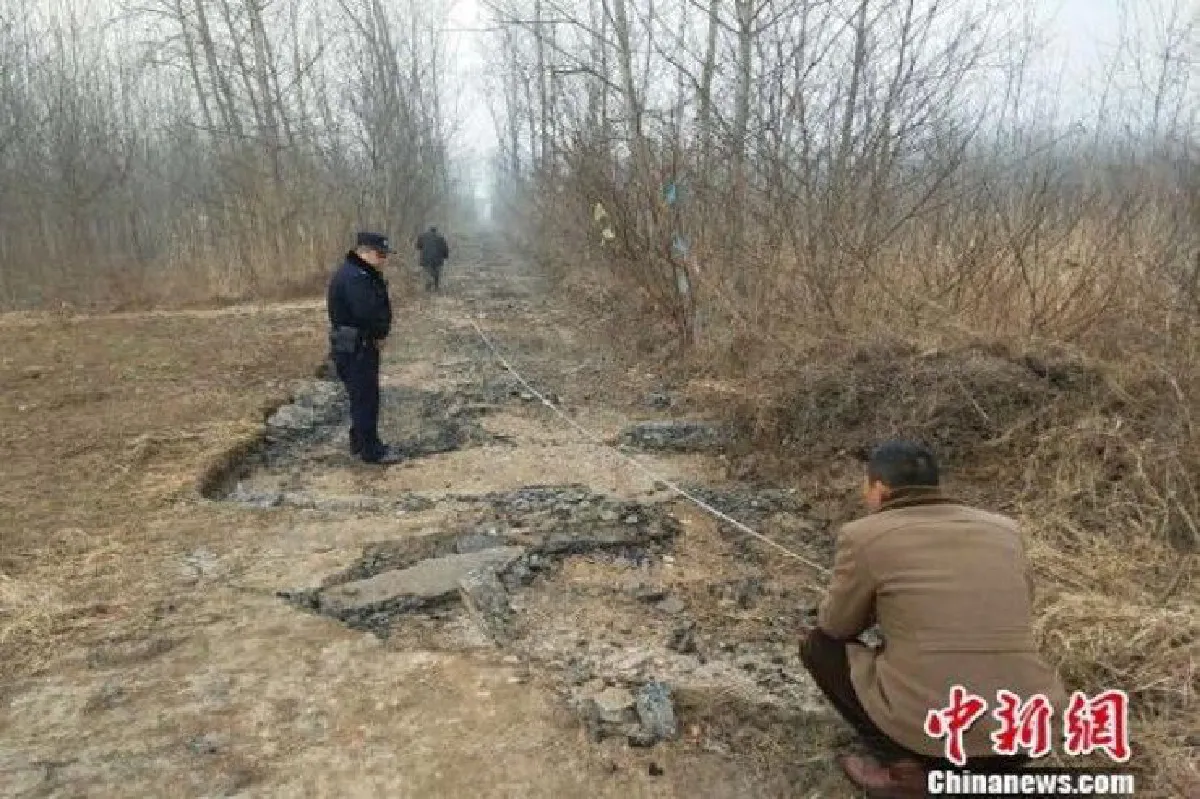 จับชายจีนขโมยถนนขาย